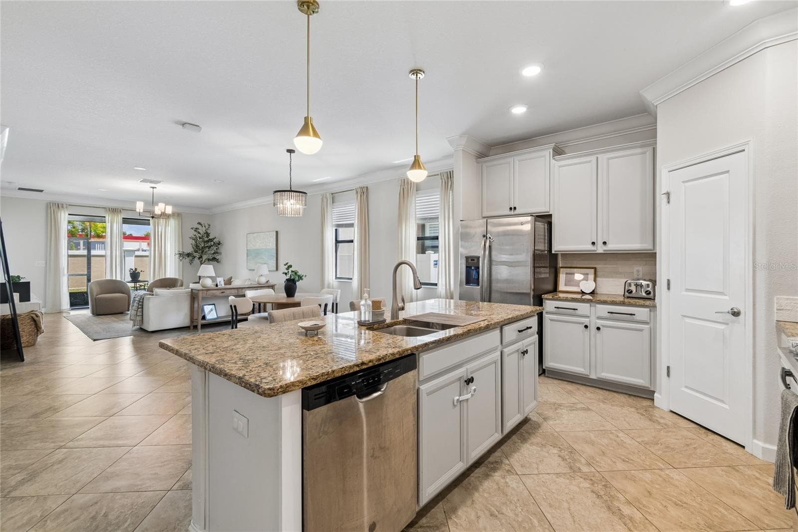 Single Family Residence at 13170 GREEN VIOLET DR, RIVERVIEW, photo 11 of 100