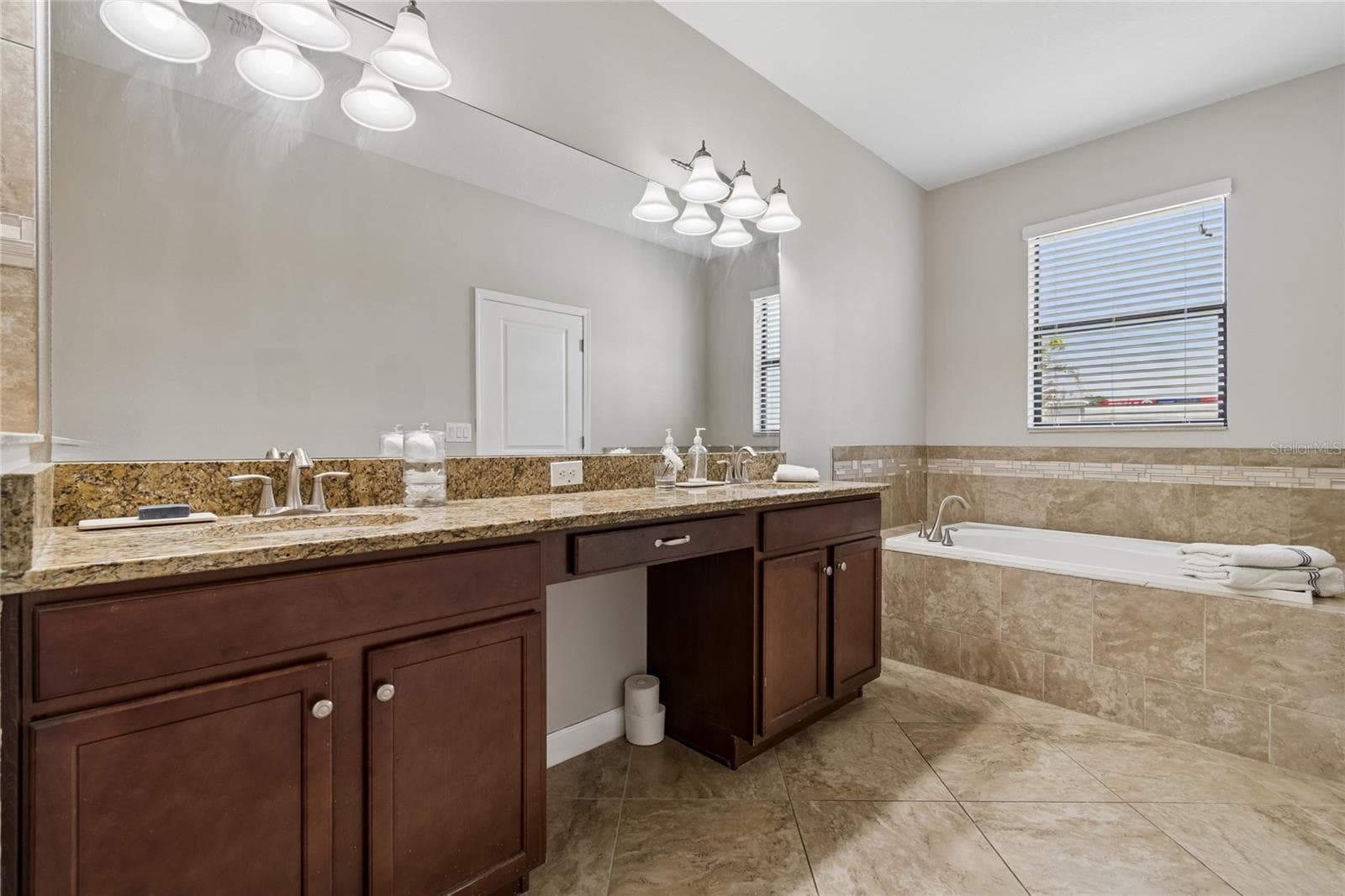 Single Family Residence at 13170 GREEN VIOLET DR, RIVERVIEW, photo 29 of 100