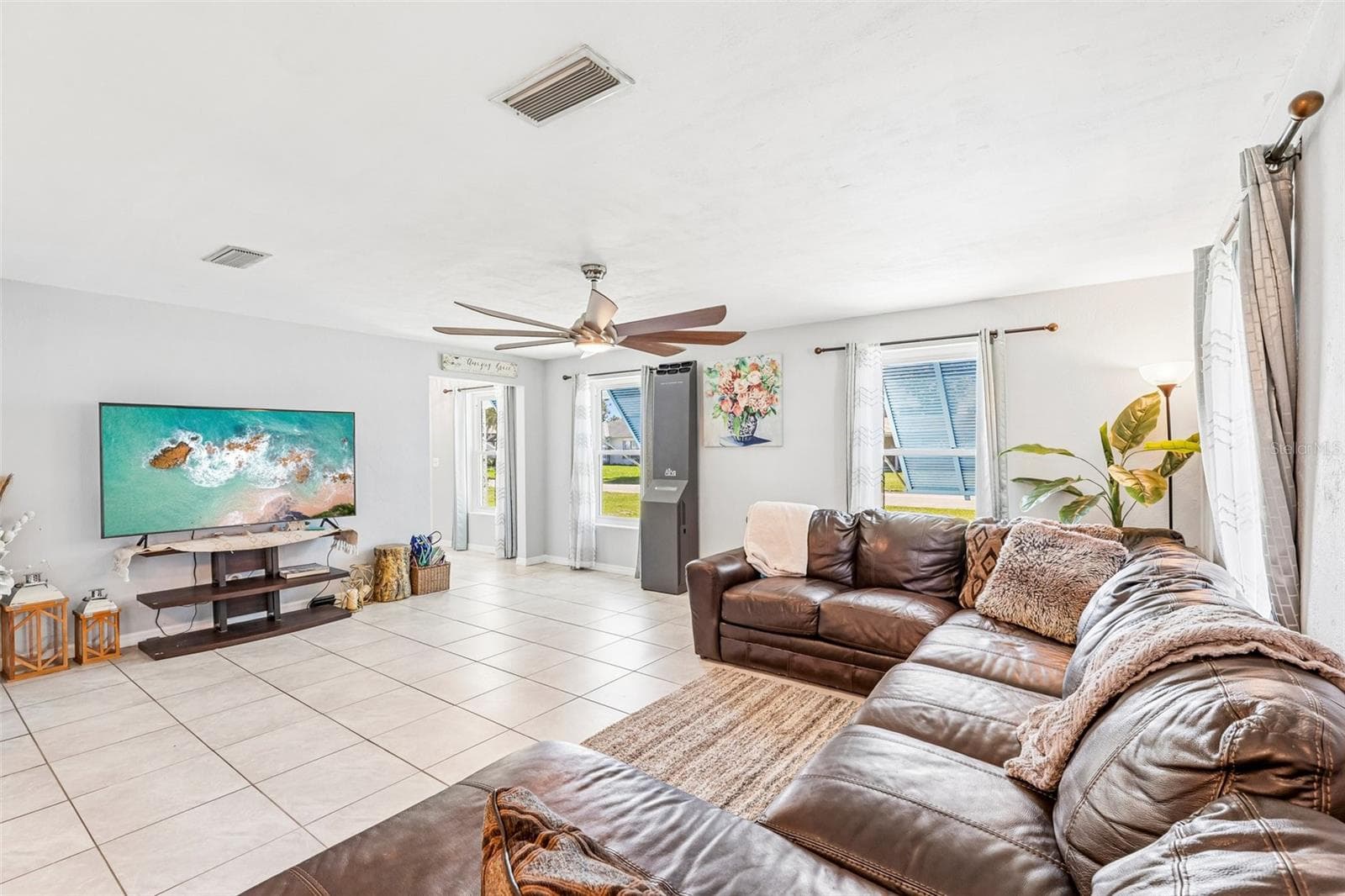 Single Family Residence at 33 DRESDEN CIR, ORMOND BEACH, photo 9 of 37