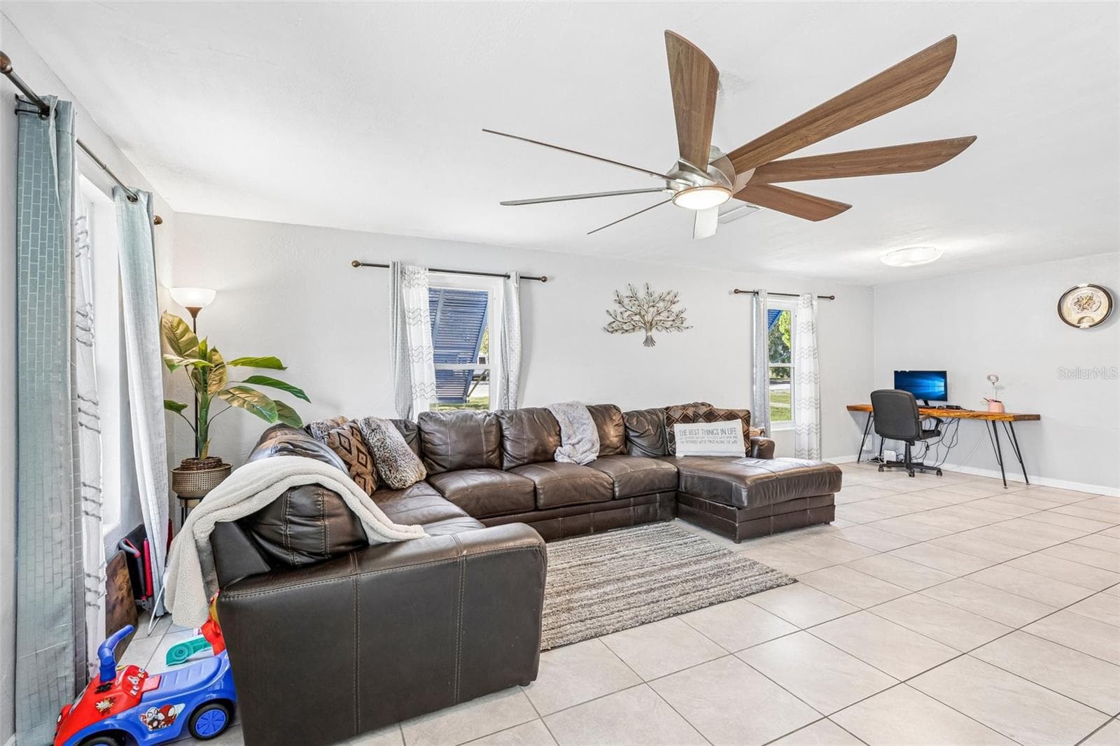 Single Family Residence at 33 DRESDEN CIR, ORMOND BEACH, photo 12 of 37