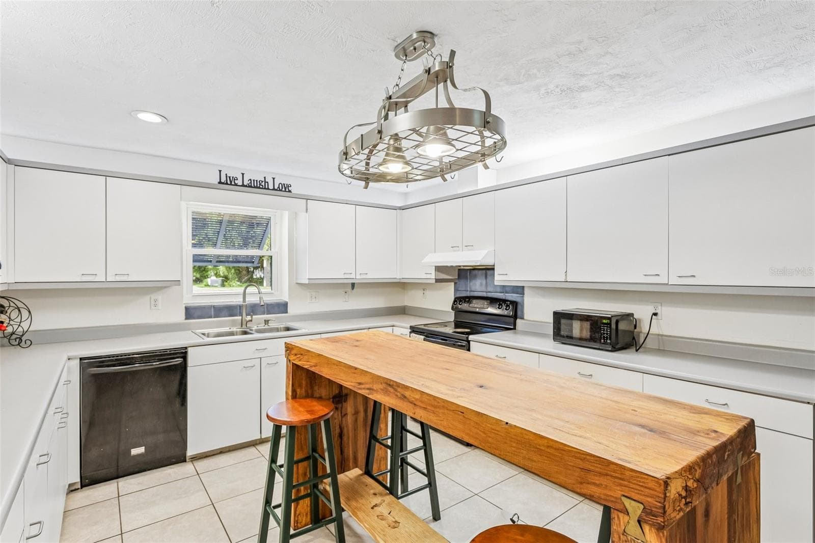 Single Family Residence at 33 DRESDEN CIR, ORMOND BEACH, photo 18 of 37