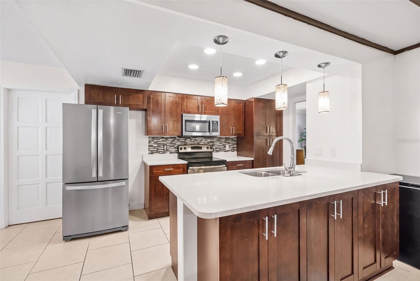 Single Family Residence at 334 HOLLOWTREE DR, SEFFNER, photo 11 of 48