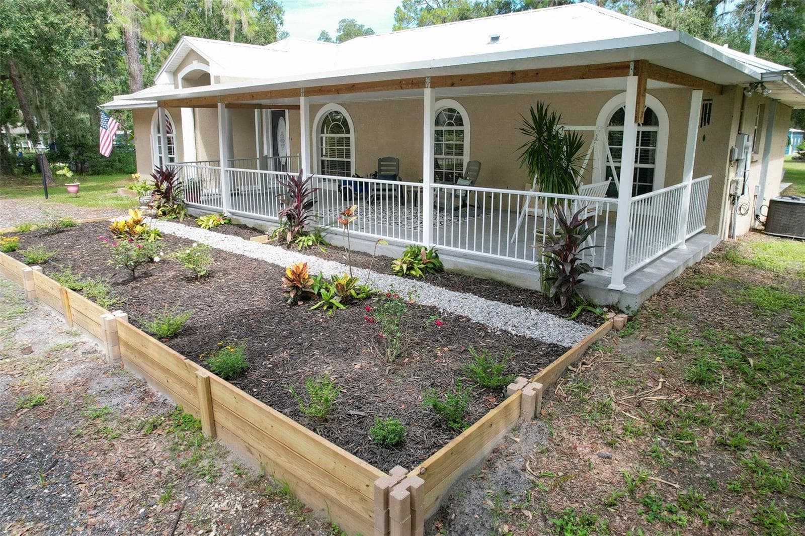 Covered Front Porch - 118 E HUNTER RD, PLANT CITY