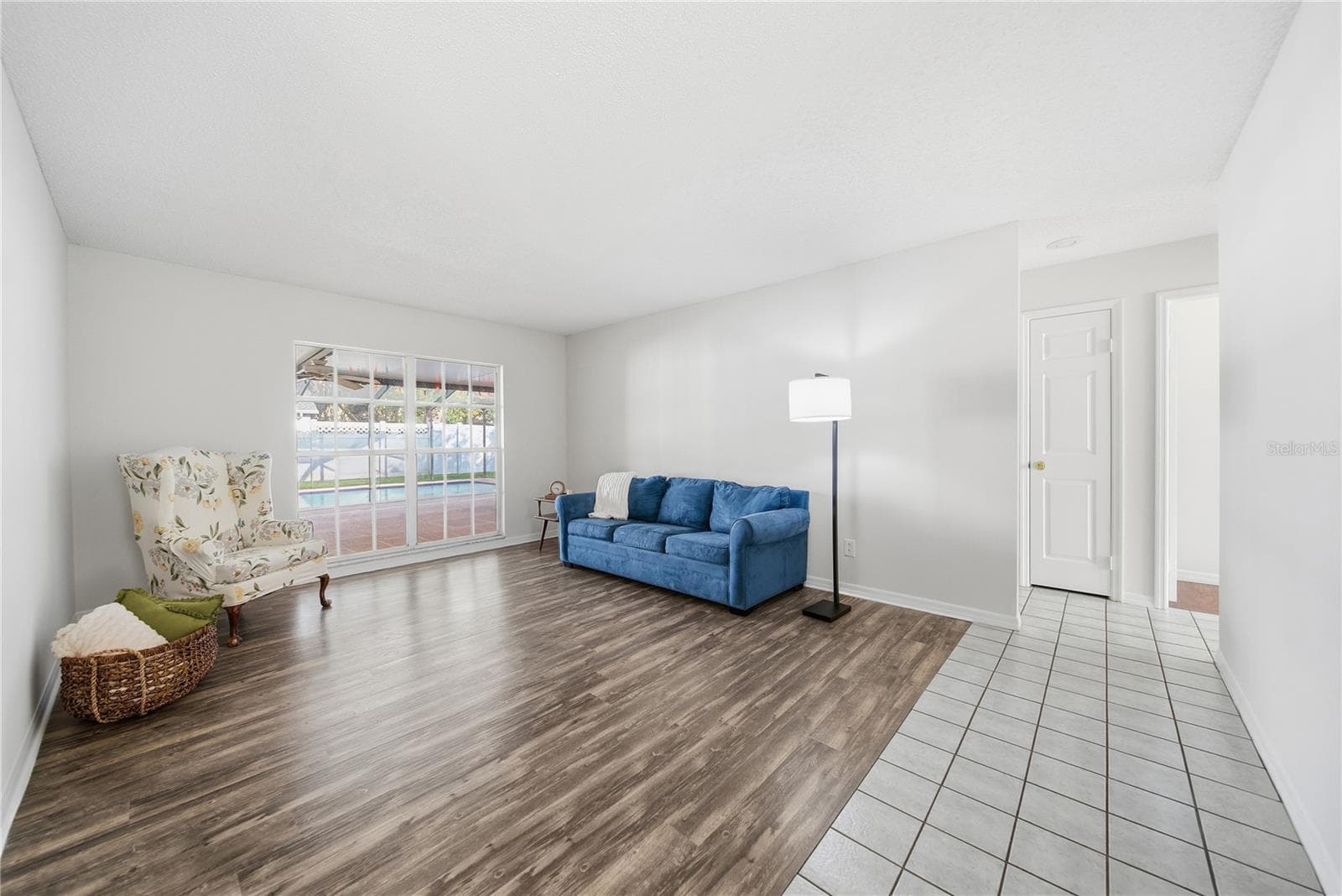 Living Room - 9801 CREEK CROSS ST, TAMPA