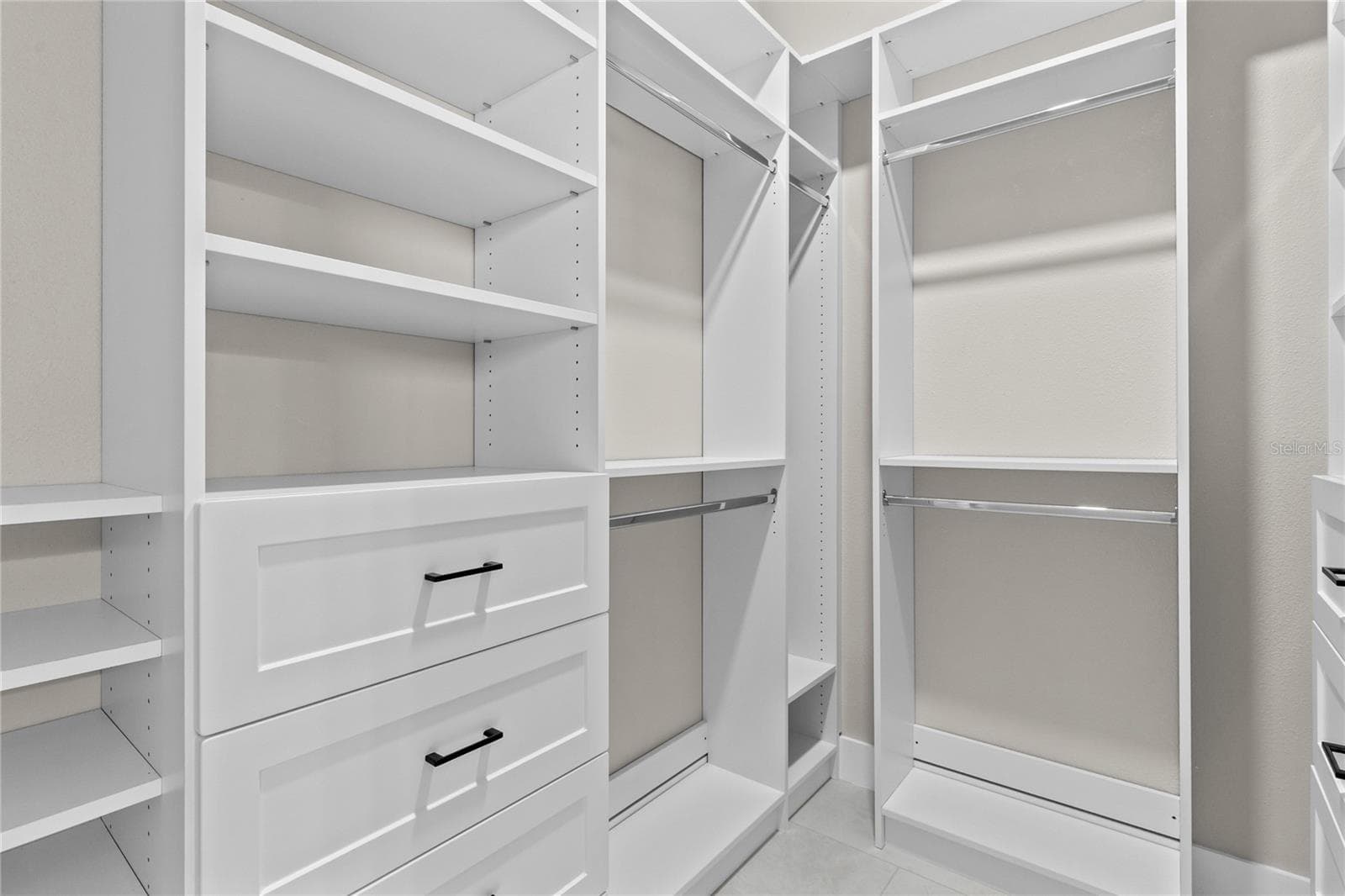 Primary bedroom closet - 3214 BAYFLOWER AVE, HARMONY