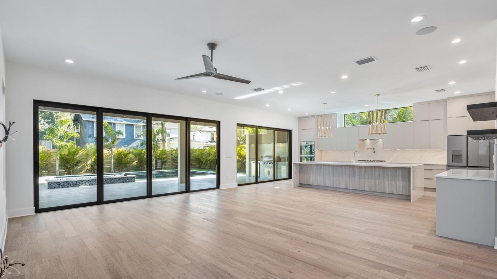 Single Family Residence at 2519 N RIVERSIDE DR, TAMPA, photo 14 of 27