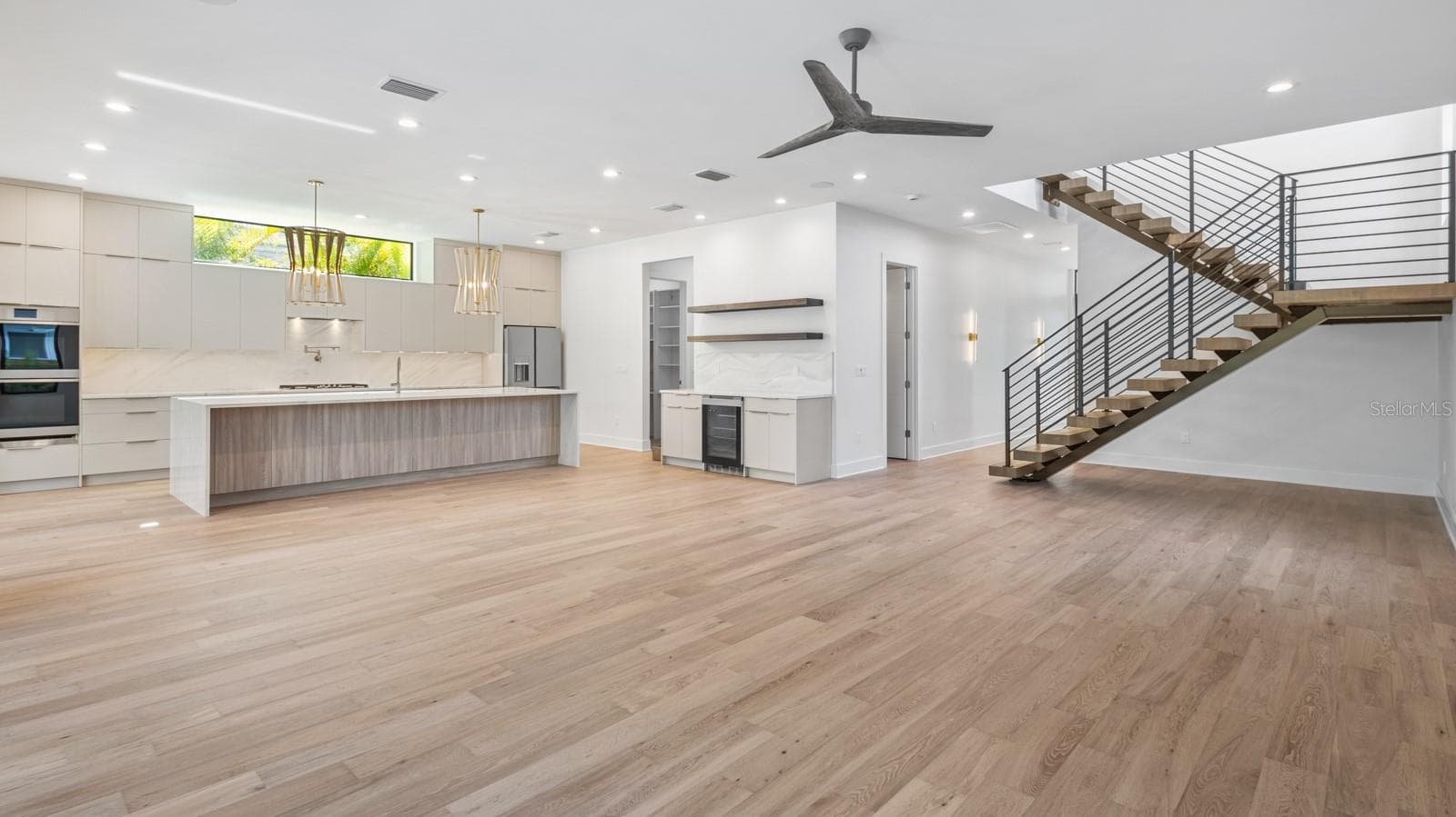 Single Family Residence at 2519 N RIVERSIDE DR, TAMPA, photo 17 of 27
