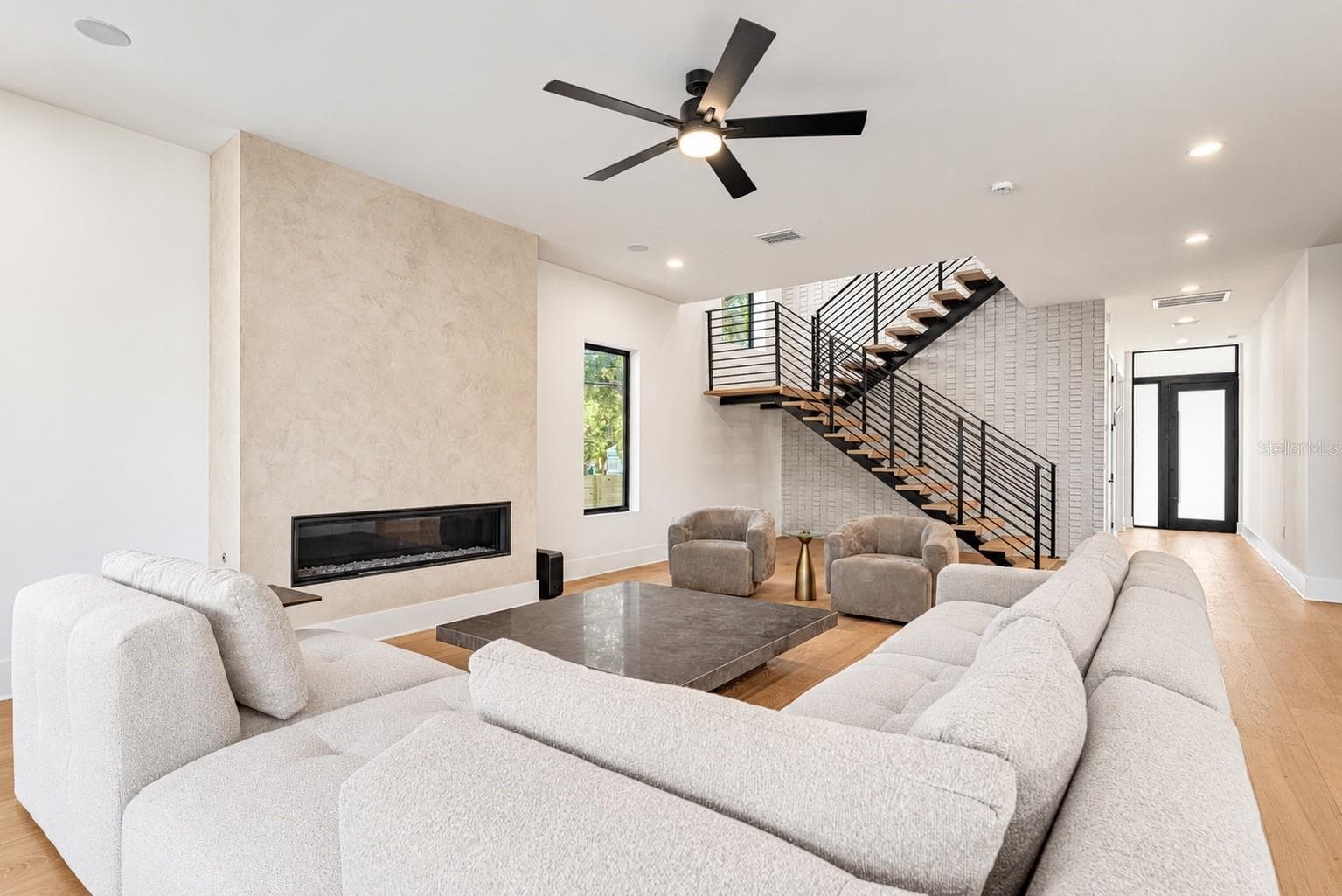 Single Family Residence at 904 W FRIBLEY ST, TAMPA, photo 13 of 29