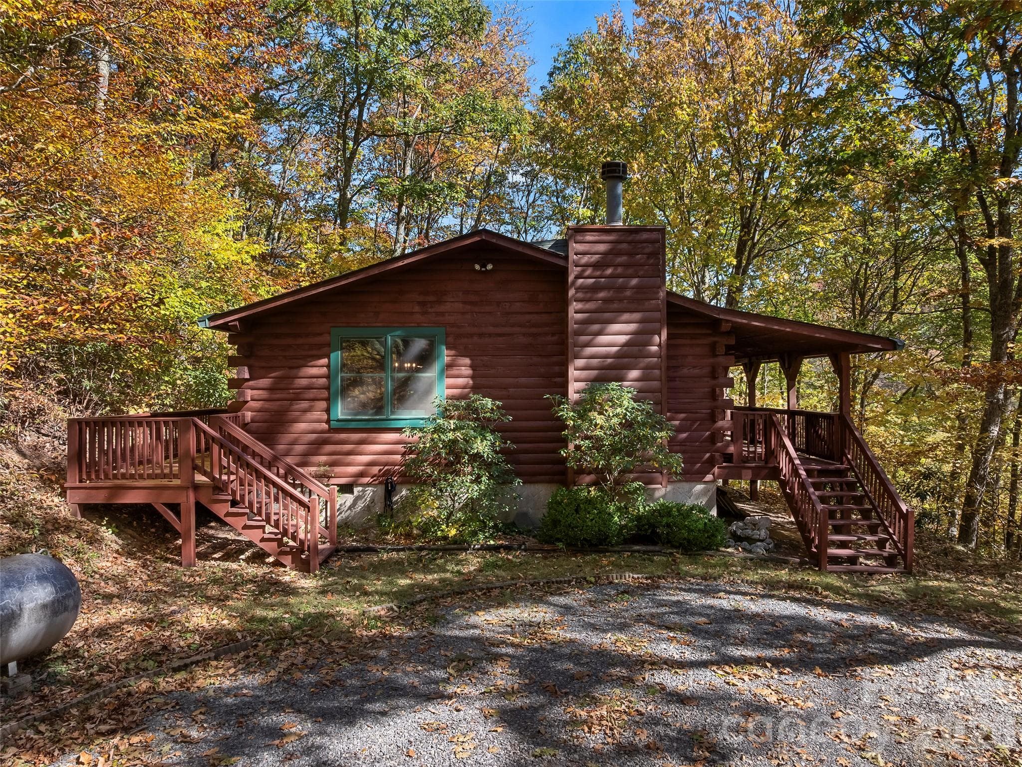 Single Family Residence at 716 Wolf Laurel Drive, Maggie Valley, photo 2 of 32