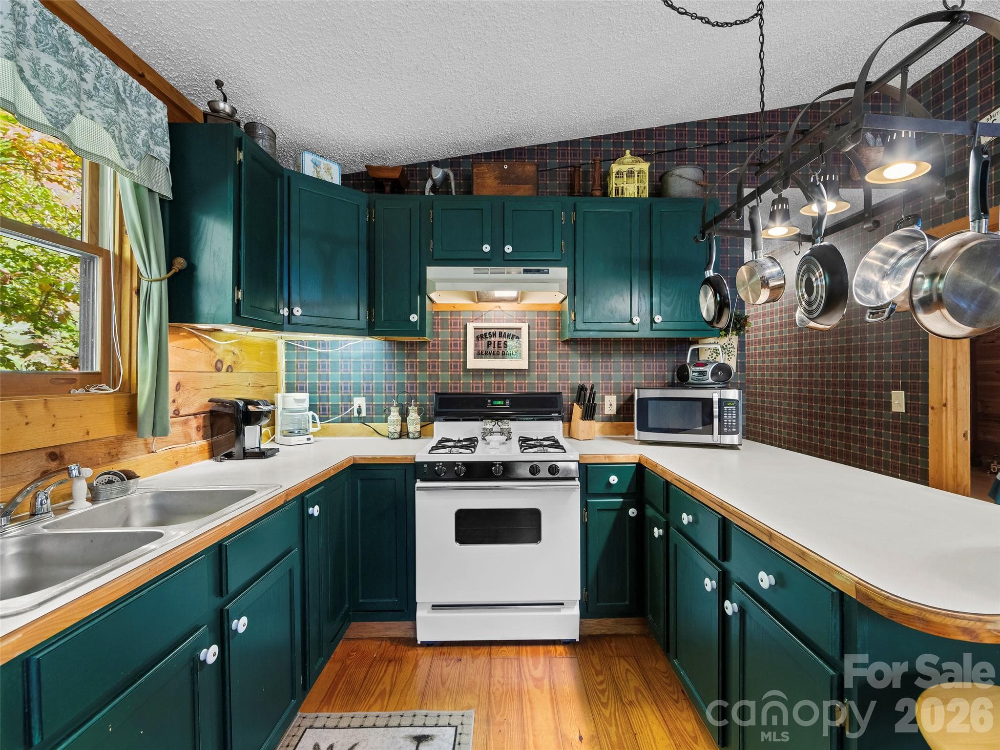Single Family Residence at 716 Wolf Laurel Drive, Maggie Valley, photo 10 of 32