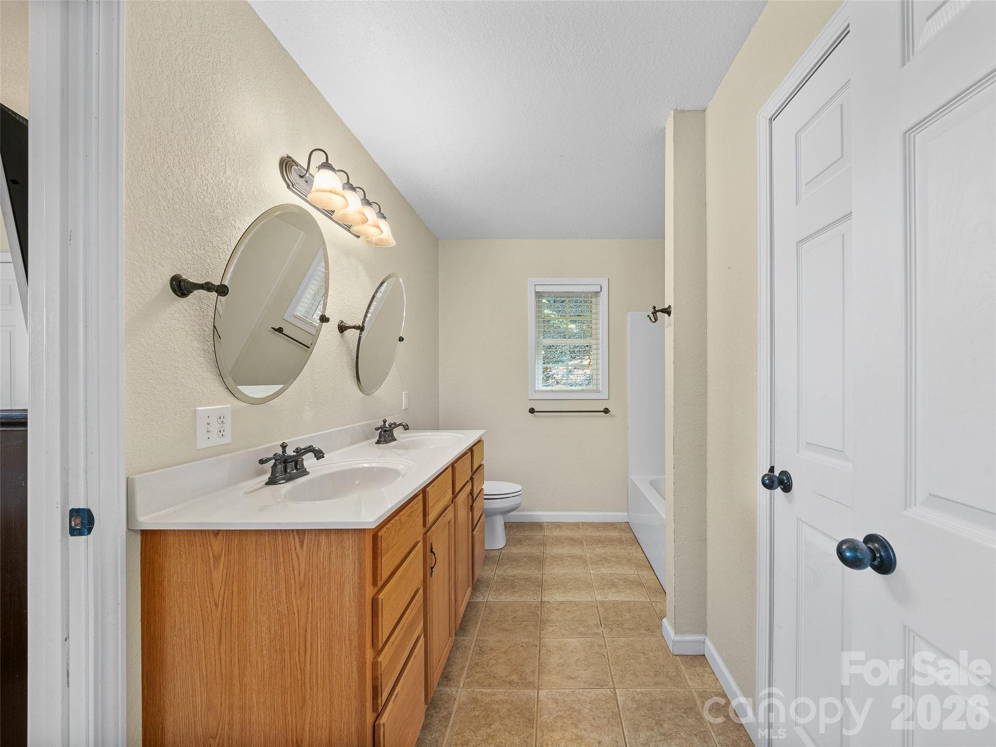 Single Family Residence at 57 S Pinnacle Drive, Burnsville, photo 17 of 48