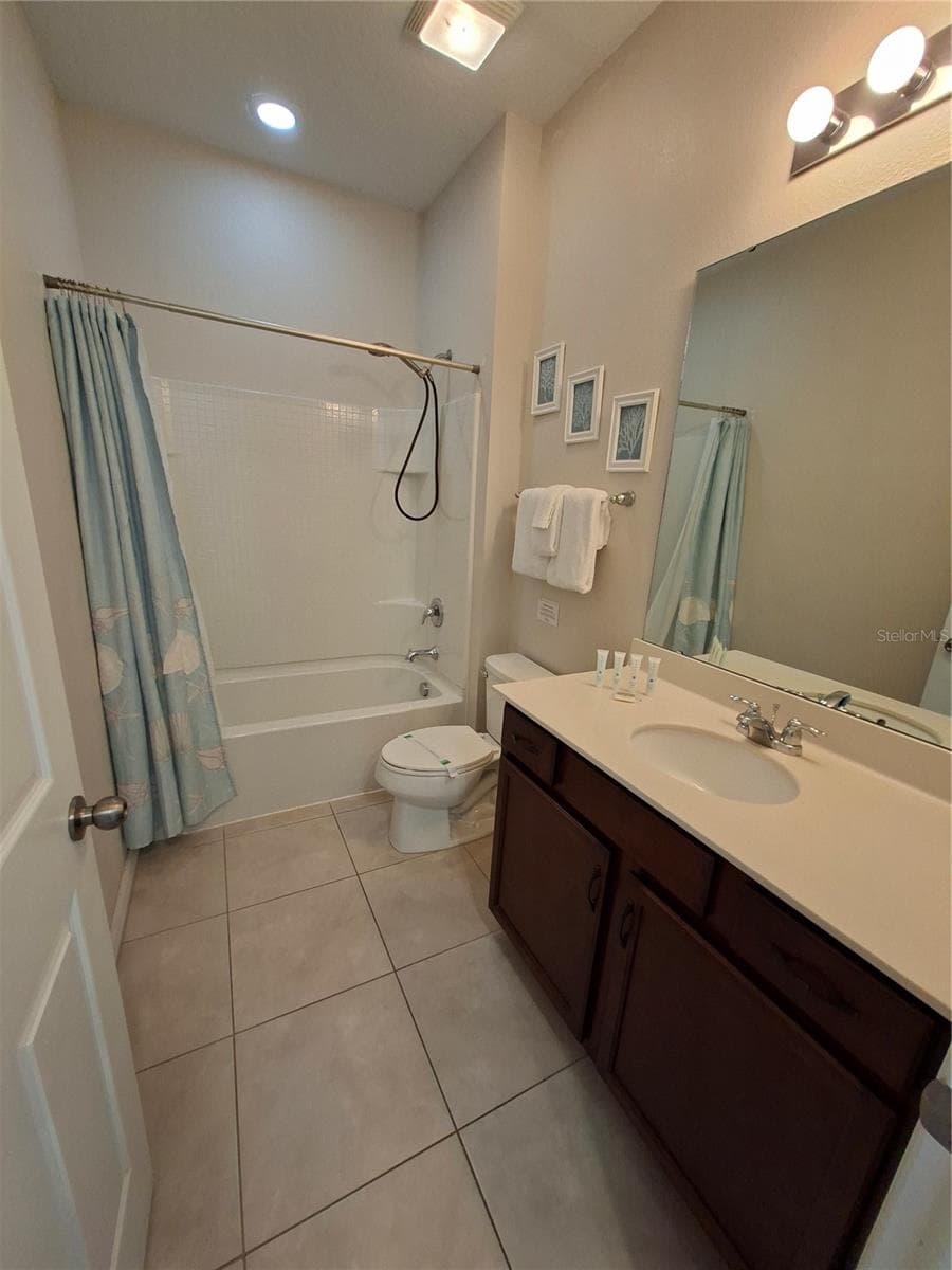 Townhouse at 1586 CAREY PALM CIR, KISSIMMEE, photo 16 of 39