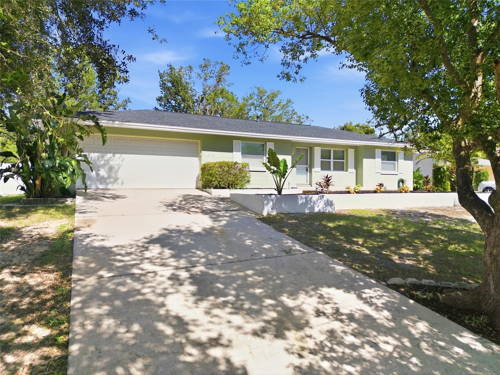 Single Family Residence at 12421 BROOKSIDE ST, SPRING HILL, photo 3 of 33