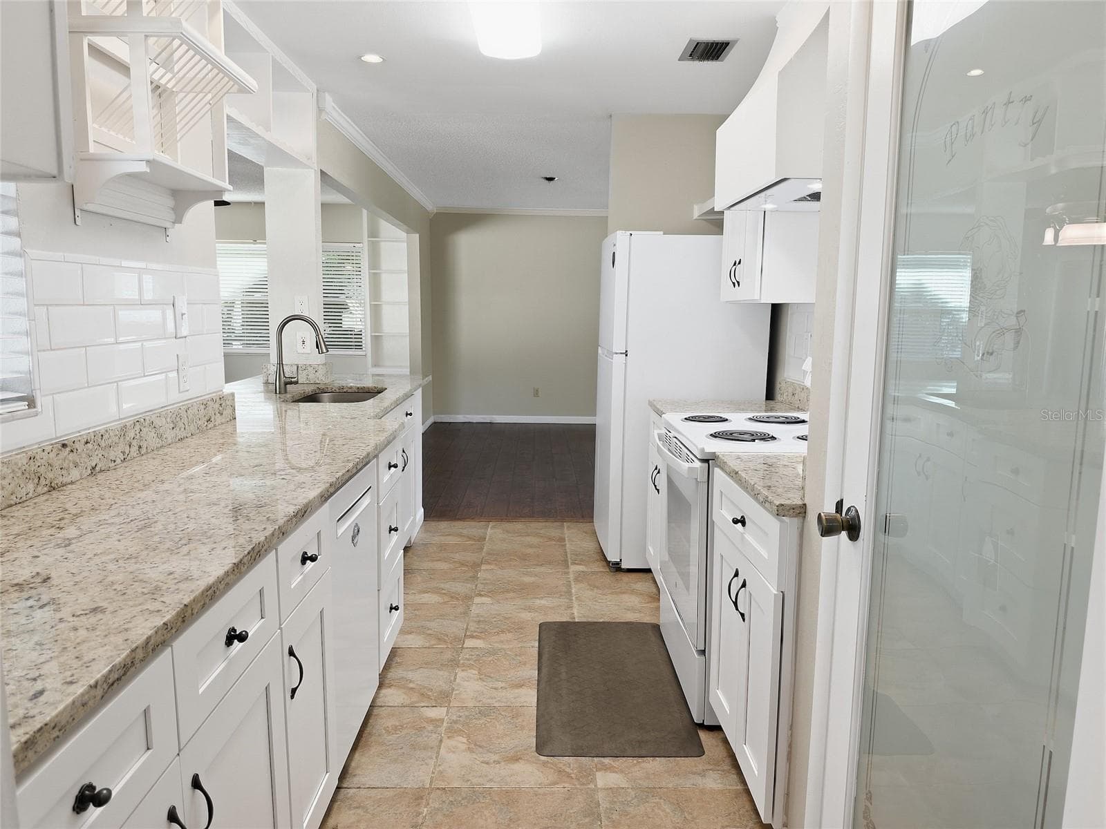 Single Family Residence at 12421 BROOKSIDE ST, SPRING HILL, photo 10 of 33