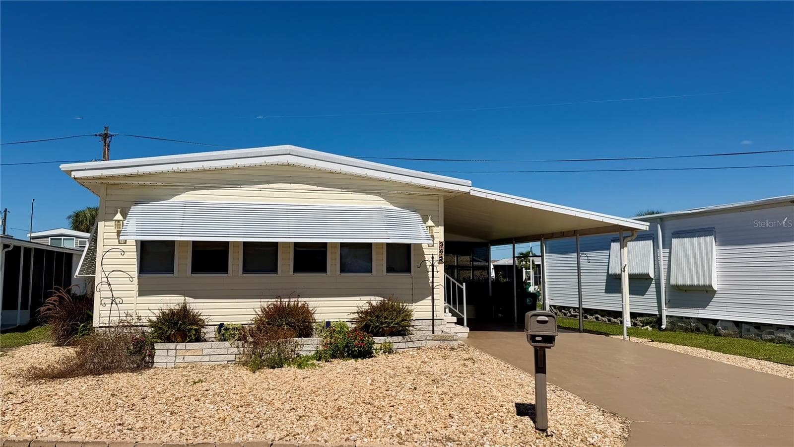 Manufactured Home at 362 TAMPICO DR, PALMETTO, photo 2 of 34