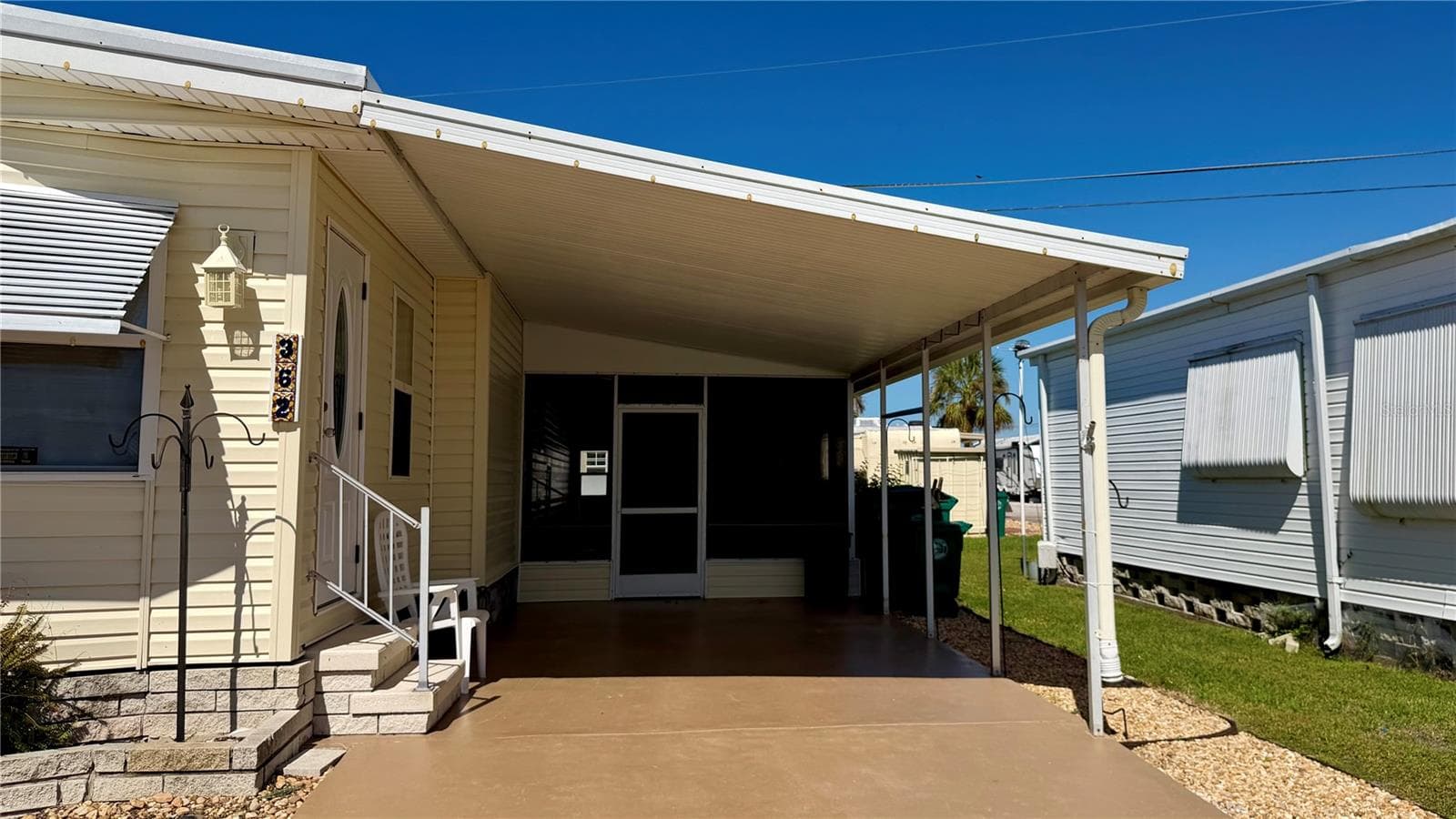 Manufactured Home at 362 TAMPICO DR, PALMETTO, photo 5 of 34