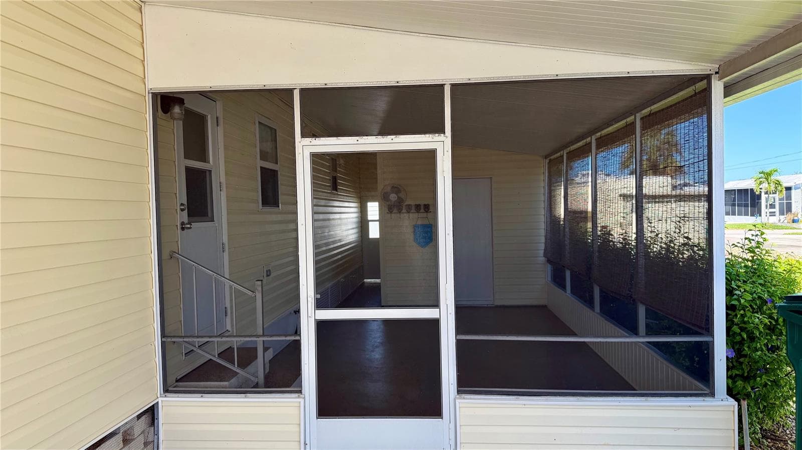Manufactured Home at 362 TAMPICO DR, PALMETTO, photo 6 of 34