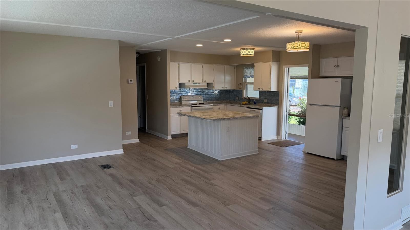 Manufactured Home at 362 TAMPICO DR, PALMETTO, photo 18 of 34