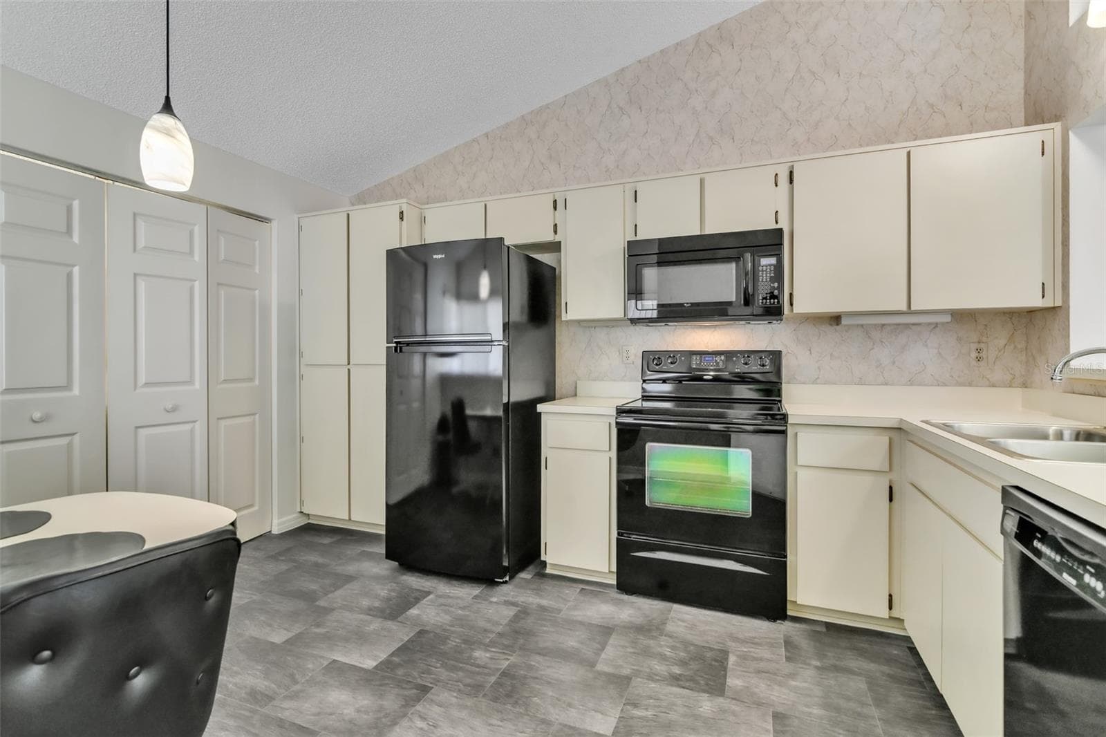 Condominium at 616 FAIRMONT AVE #D, SAFETY HARBOR, photo 5 of 36