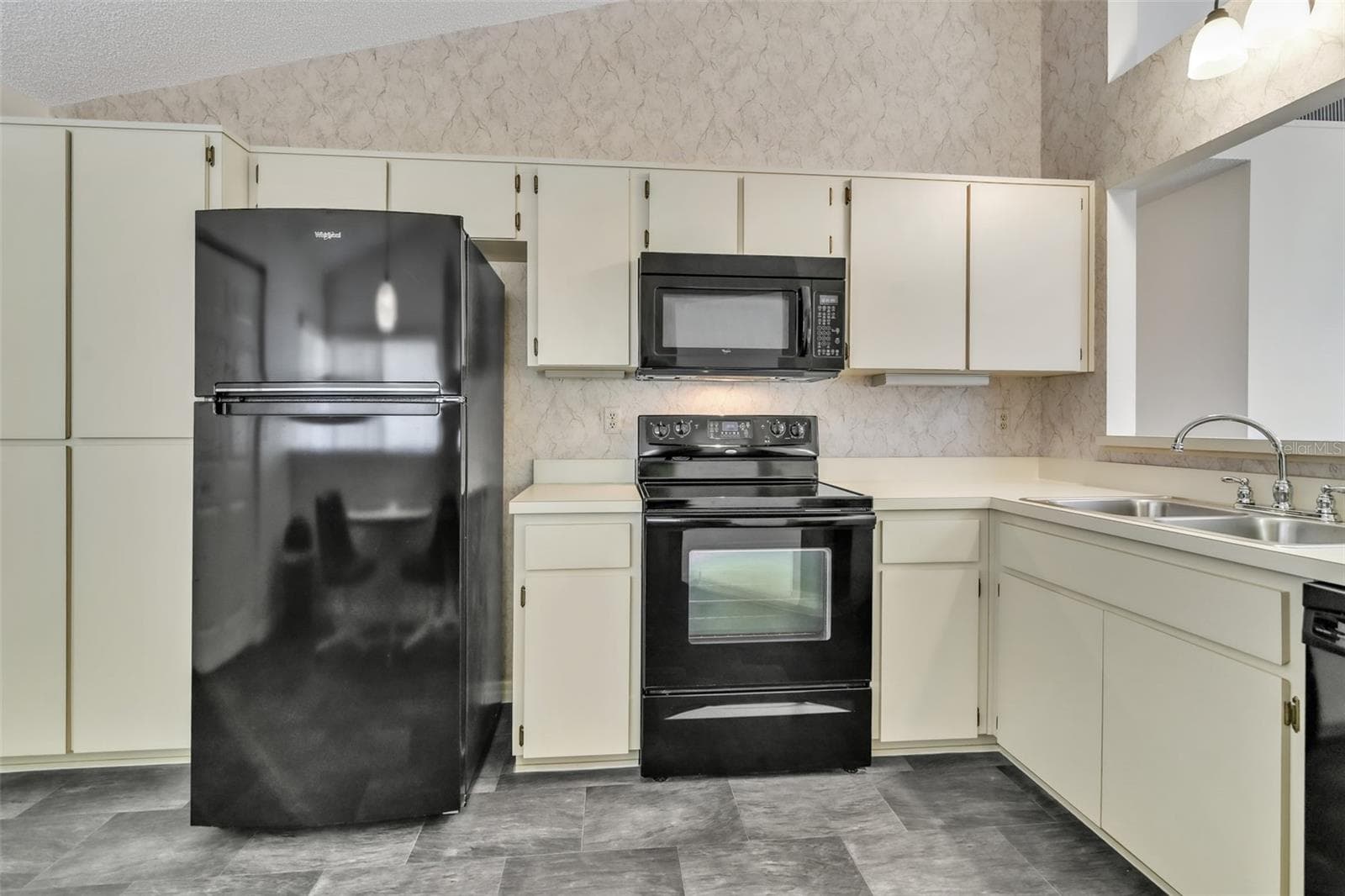 Condominium at 616 FAIRMONT AVE #D, SAFETY HARBOR, photo 8 of 36