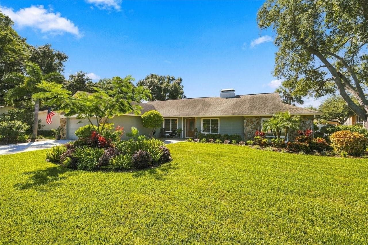 Single Family Residence at 13810 LAKE VILLAGE PL, TAMPA, photo 3 of 45