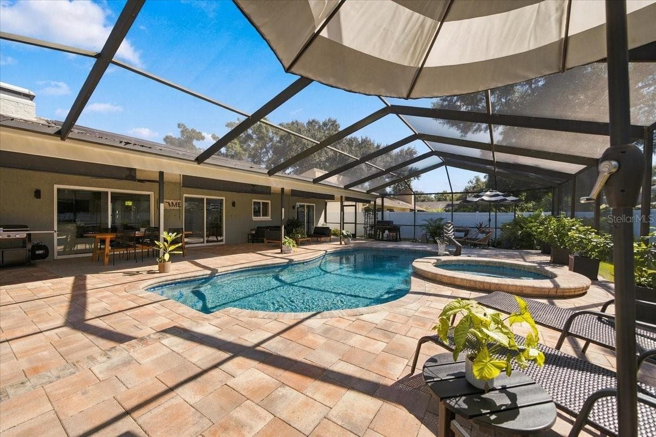 Single Family Residence at 13810 LAKE VILLAGE PL, TAMPA, photo 4 of 45
