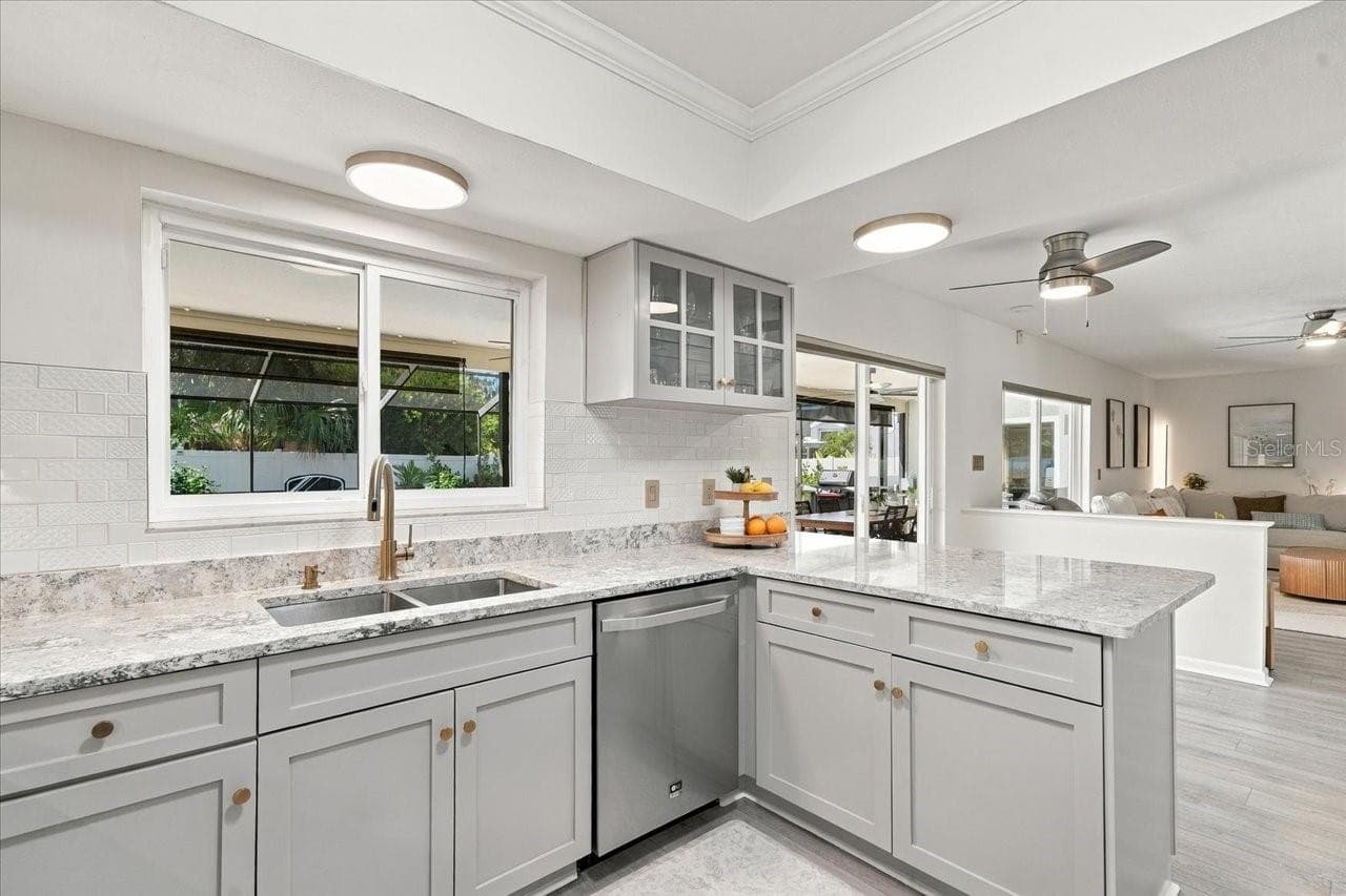 Single Family Residence at 13810 LAKE VILLAGE PL, TAMPA, photo 11 of 45