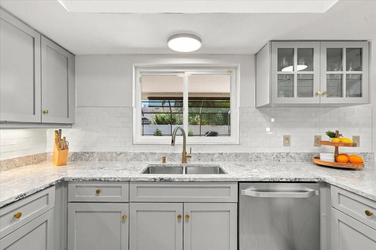 Single Family Residence at 13810 LAKE VILLAGE PL, TAMPA, photo 12 of 45