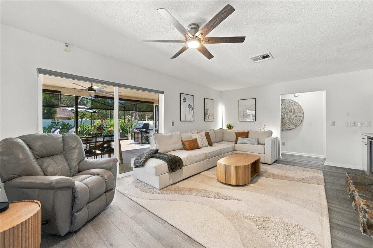 Single Family Residence at 13810 LAKE VILLAGE PL, TAMPA, photo 15 of 45