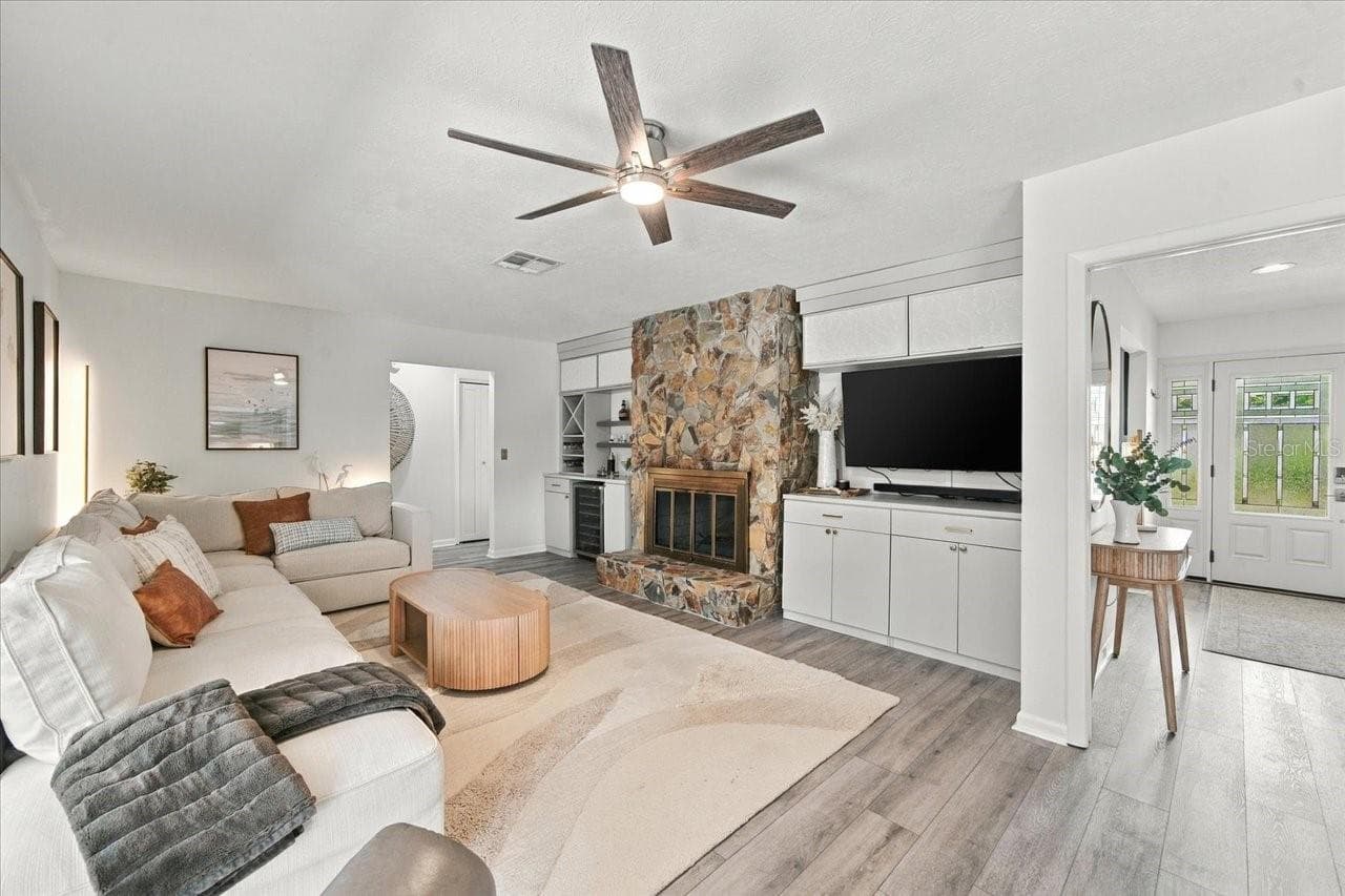 Single Family Residence at 13810 LAKE VILLAGE PL, TAMPA, photo 16 of 45