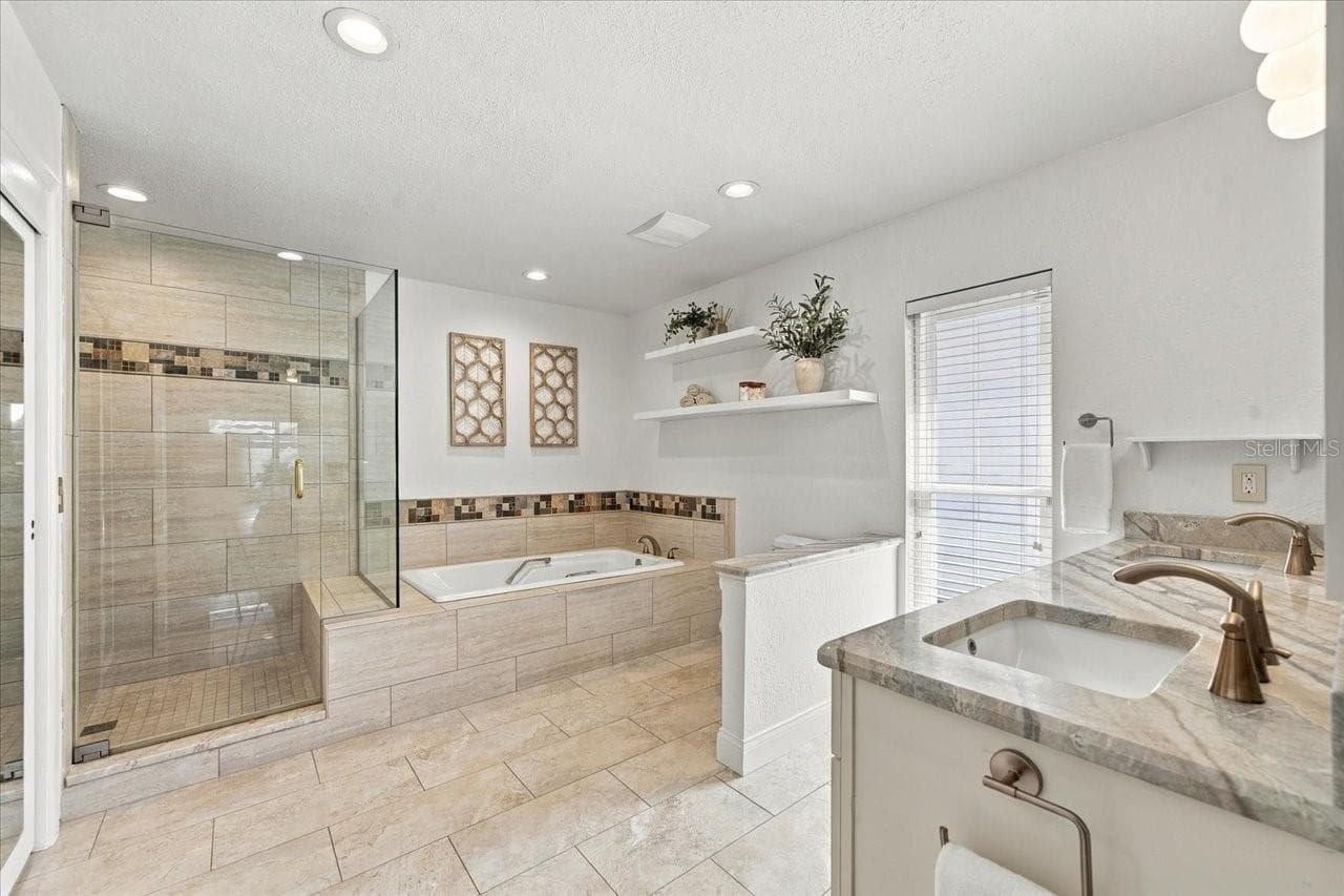 Single Family Residence at 13810 LAKE VILLAGE PL, TAMPA, photo 27 of 45
