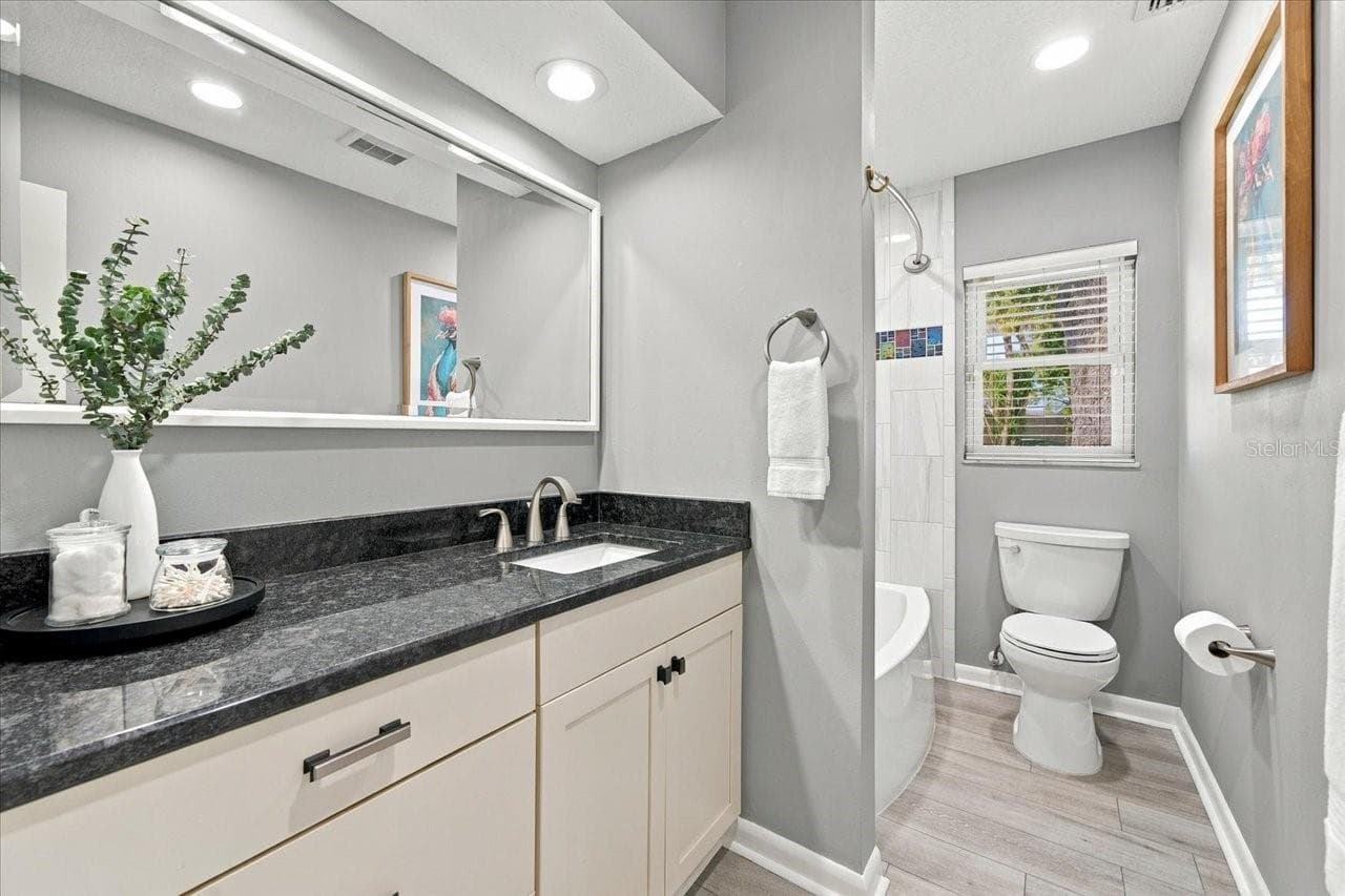 Single Family Residence at 13810 LAKE VILLAGE PL, TAMPA, photo 32 of 45
