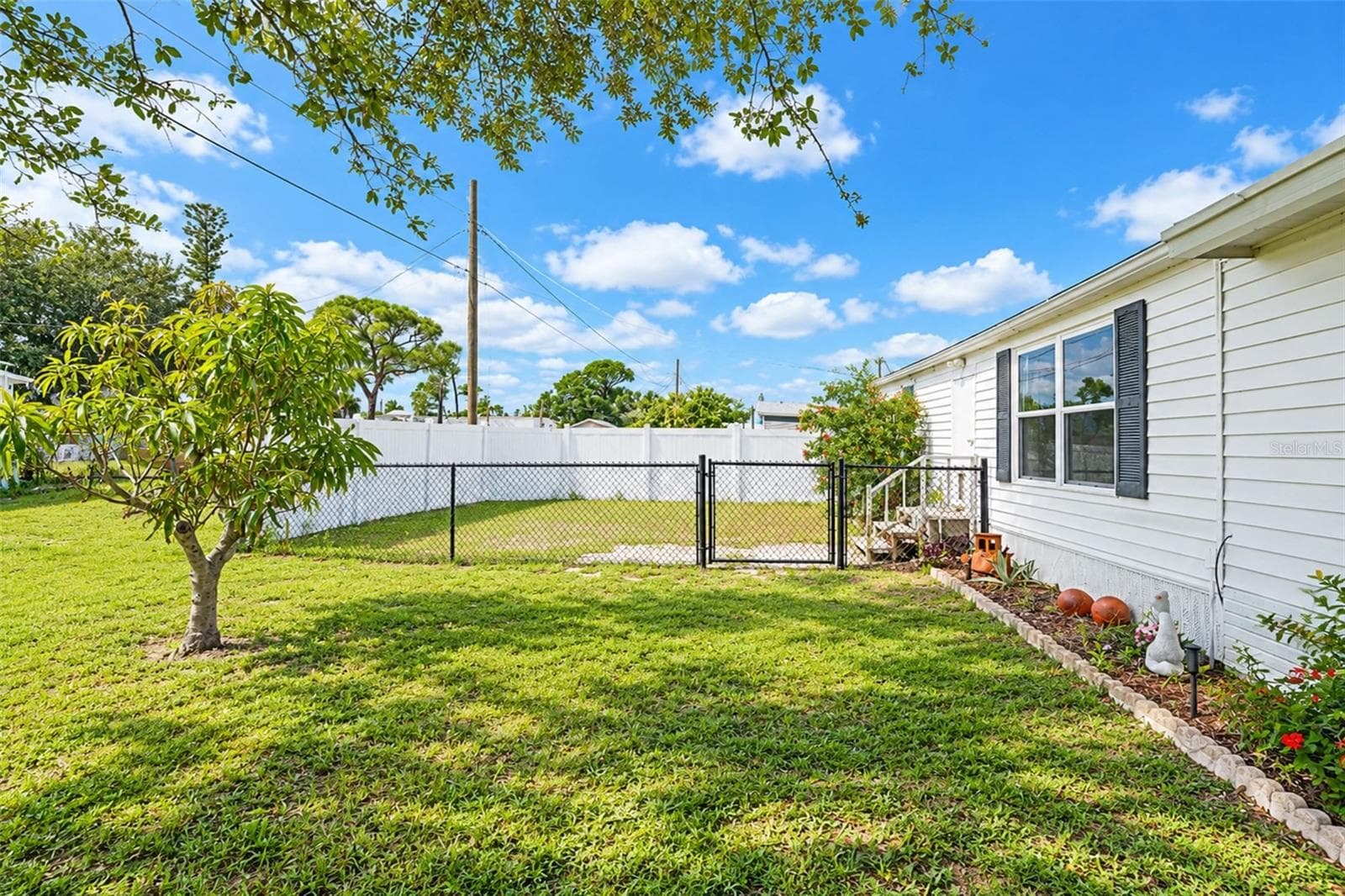 Mobile Home at 2030 MARYLAND AVE, ENGLEWOOD, photo 5 of 51