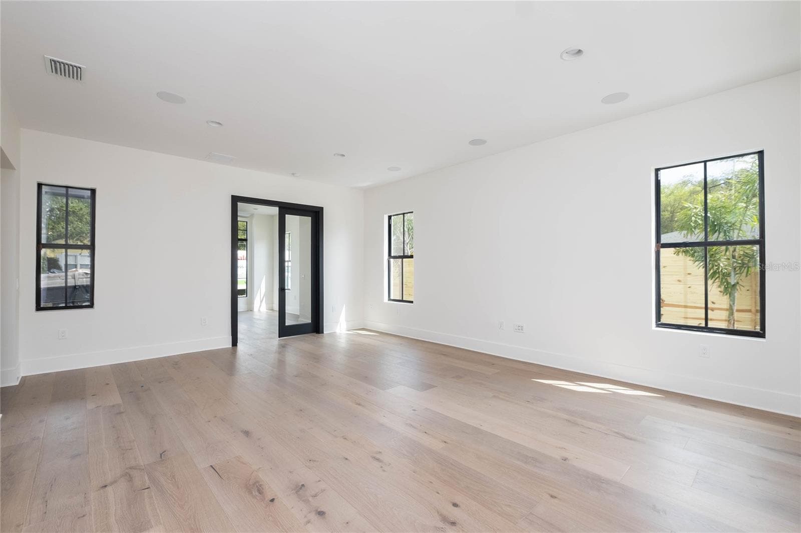 Single Family Residence at 805 W INDIANA AVE, TAMPA, photo 13 of 30