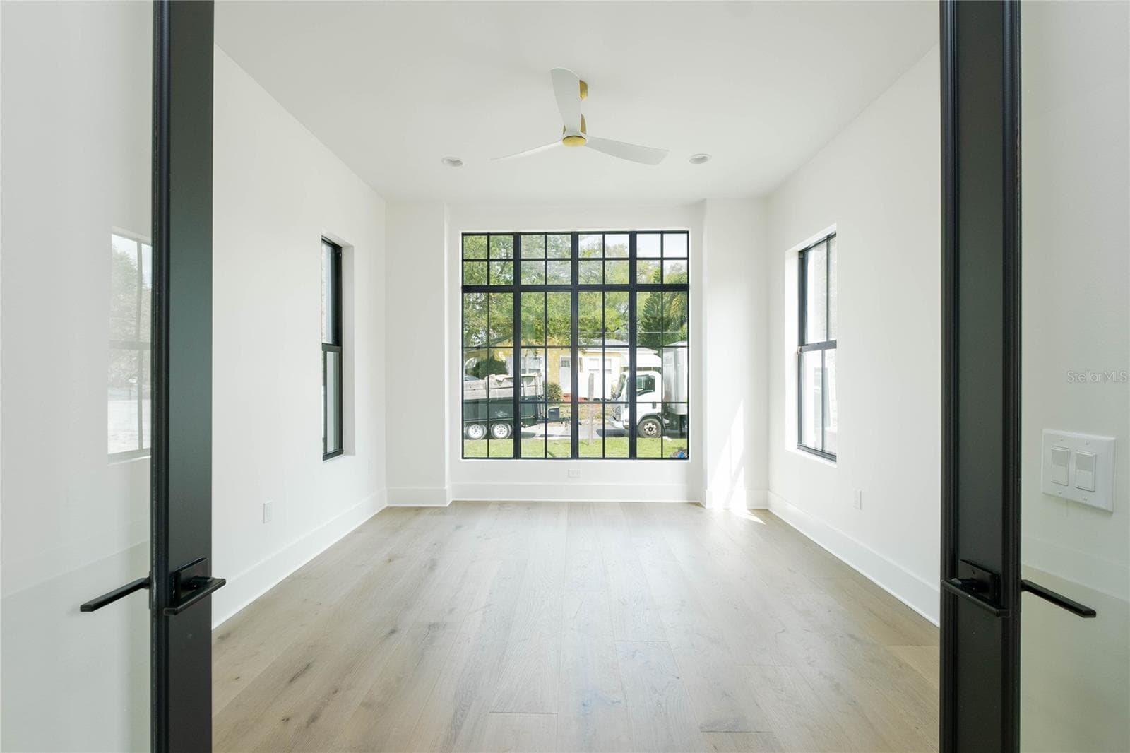 Single Family Residence at 805 W INDIANA AVE, TAMPA, photo 26 of 30