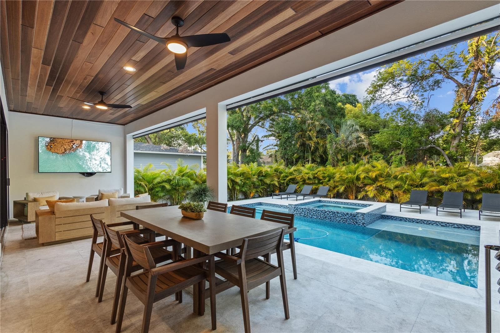 Single Family Residence at 818 W KENTUCKY AVE, TAMPA, photo 5 of 20