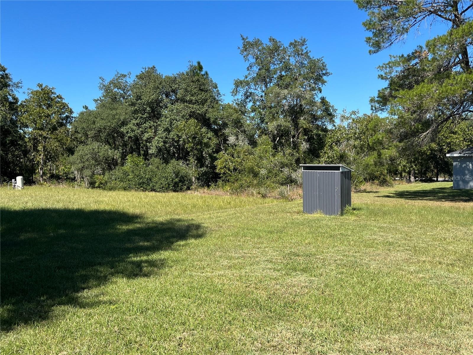 Metal Well Pump House - 115 MALAUKA RADL, OCKLAWAHA
