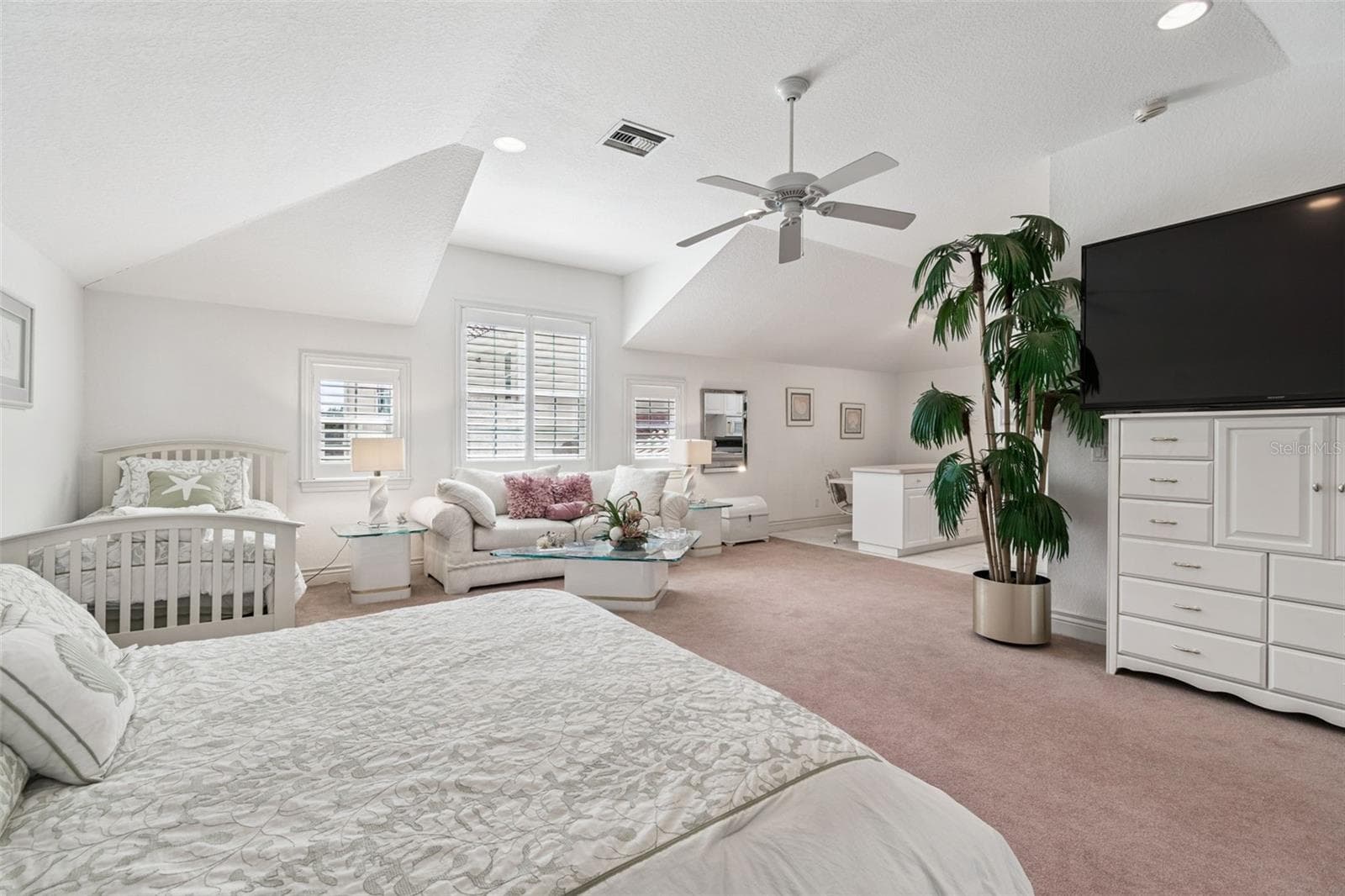 Mother in Law Suite - 4707 SKIMMER WAY S, ST PETERSBURG