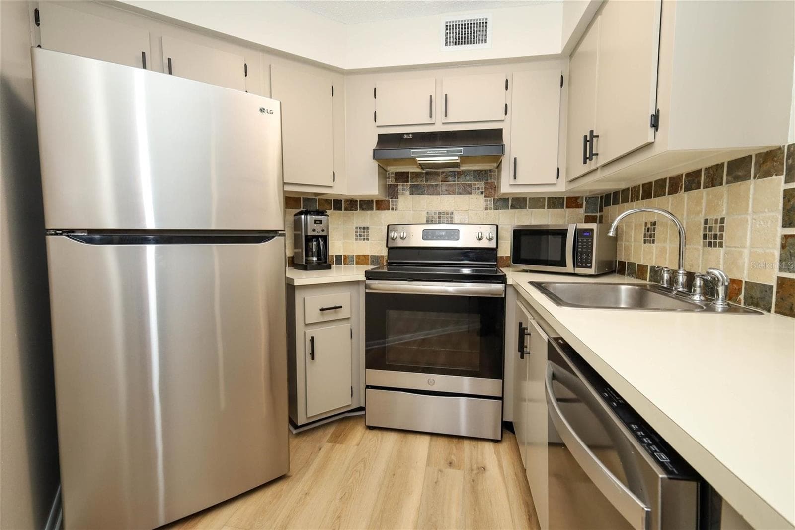 Kitchen with Stainless Applliances - 3823 ATRIUM DR #U-7, ORLANDO