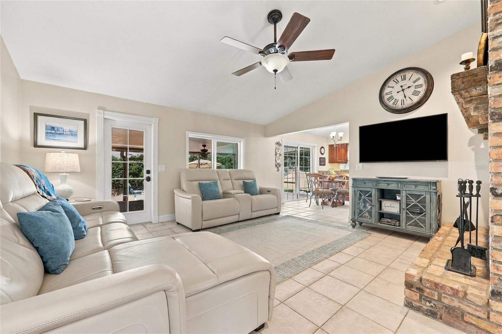 Family room & eat in kitchen area - 13205 MARIA AVE, CLERMONT
