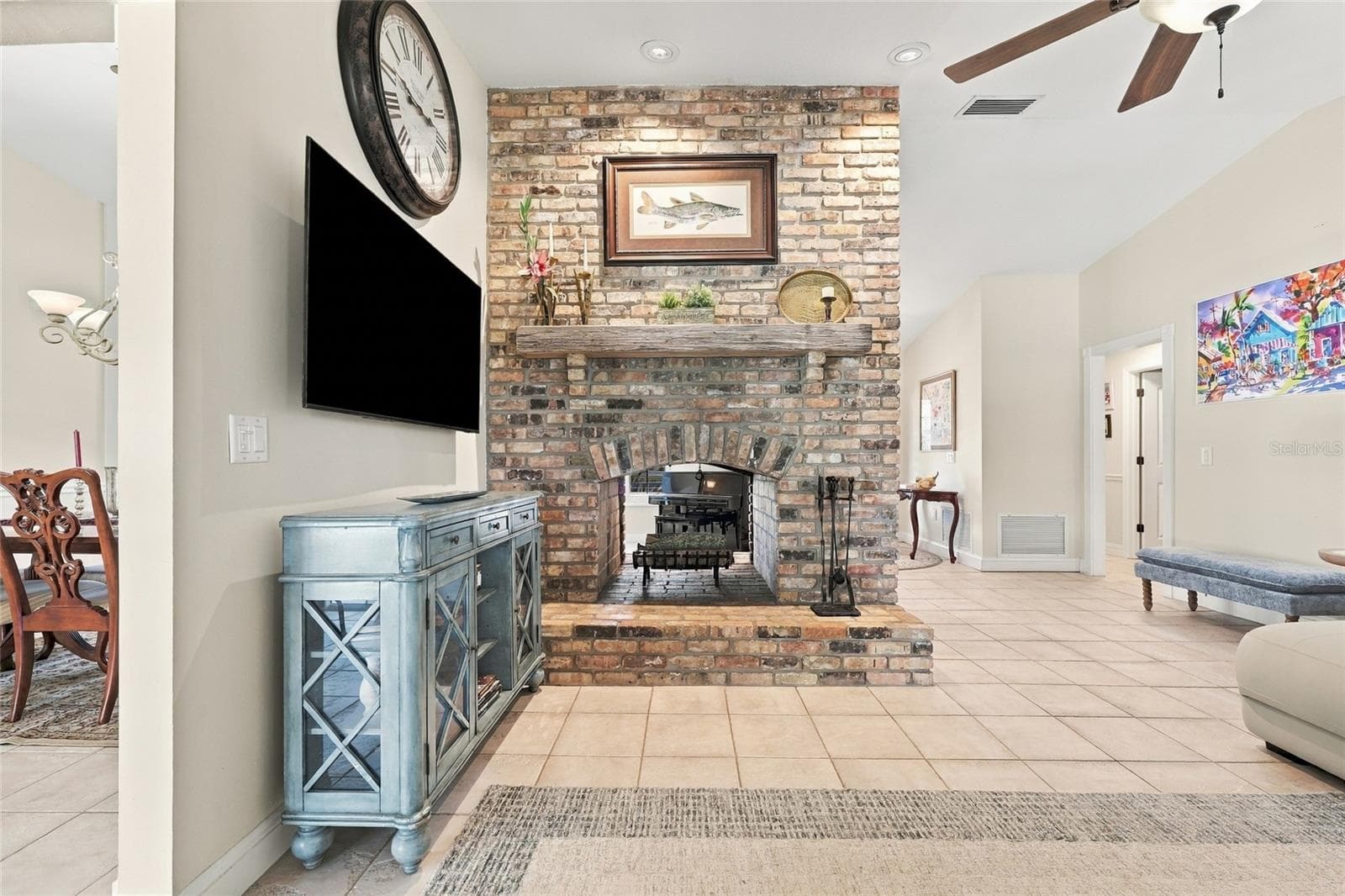 See through fireplace - 13205 MARIA AVE, CLERMONT