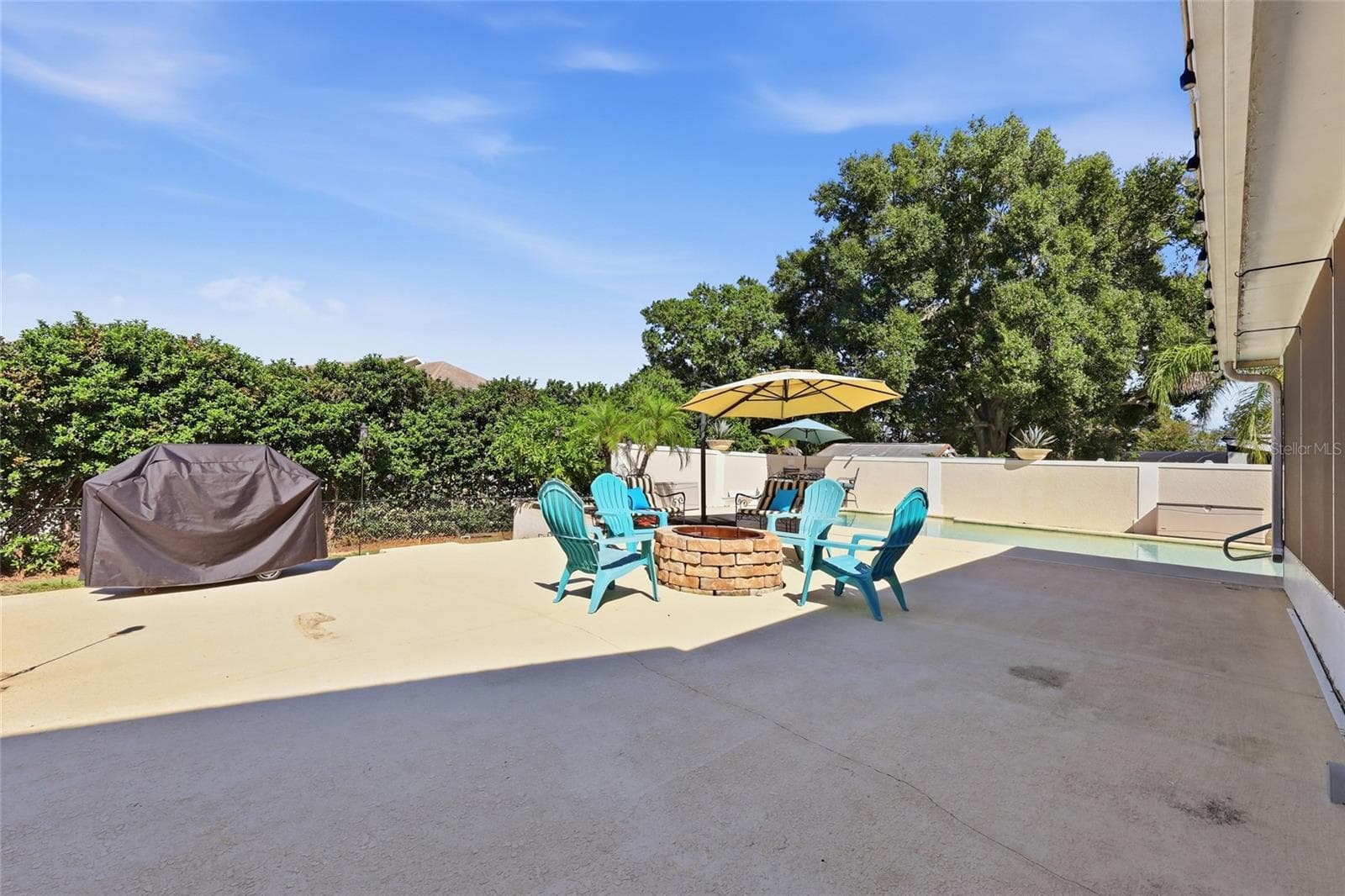 Large deck area with firepit & plenty of seatind area - 13205 MARIA AVE, CLERMONT