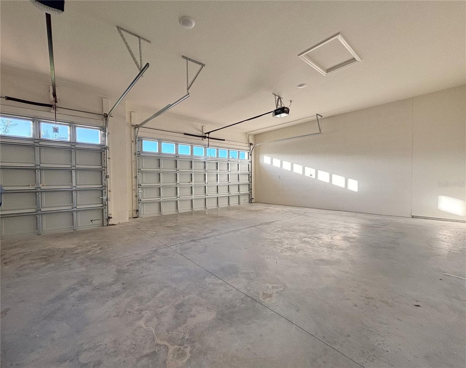 Garage with Glass Inserts - 6240 PINEHURST LOOP, WINTER HAVEN