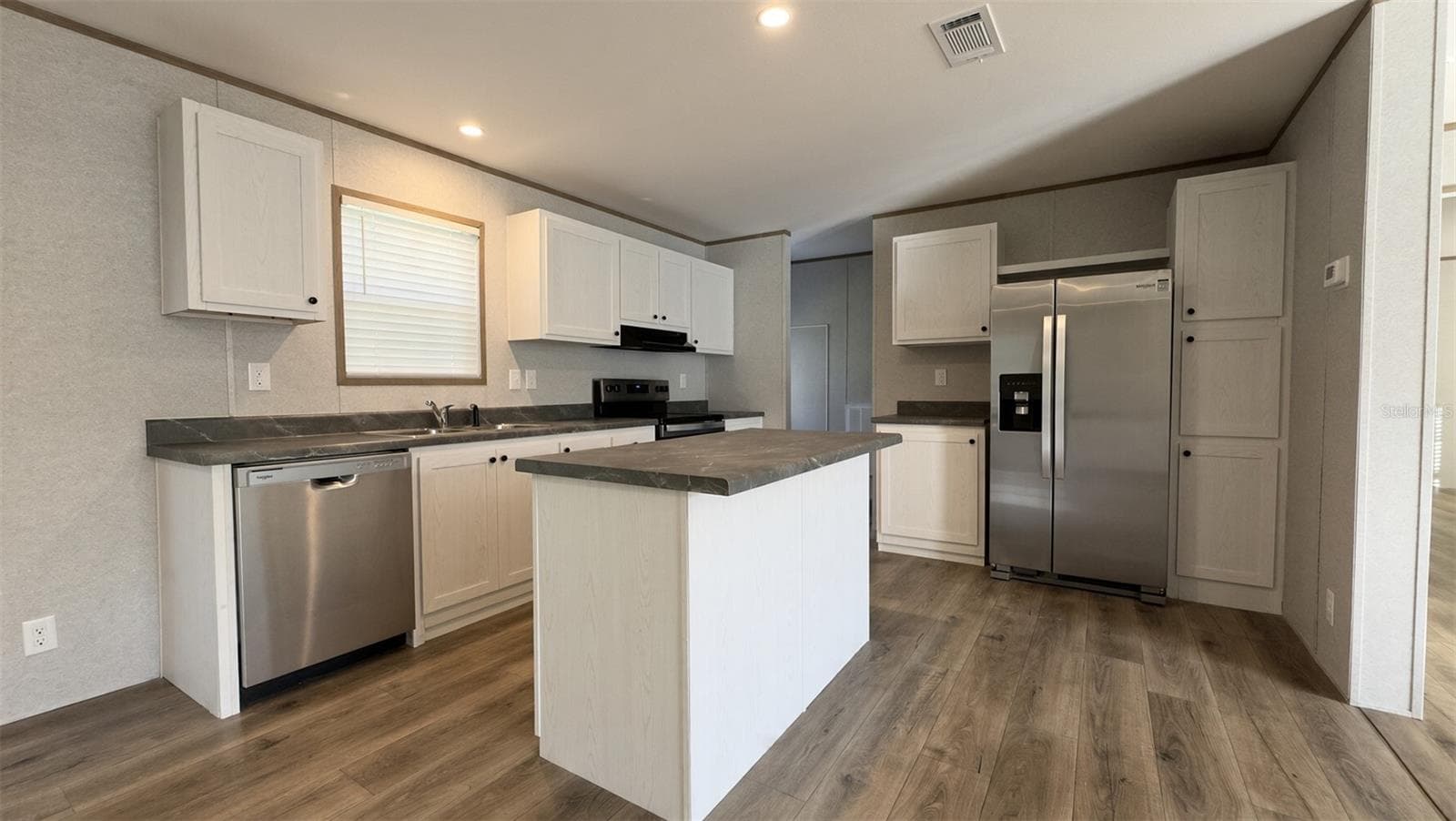 Manufactured Home at 12015 WESTBAY AVE, NEW PORT RICHEY, photo 3 of 31