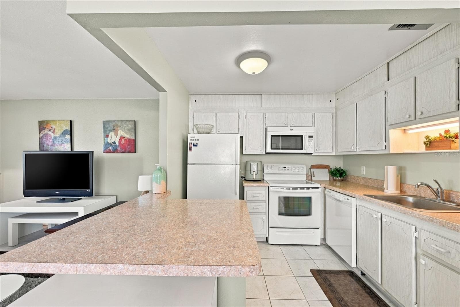 Condominium at 2202 CLUBHOUSE DR #179, SUN CITY CENTER, photo 11 of 56