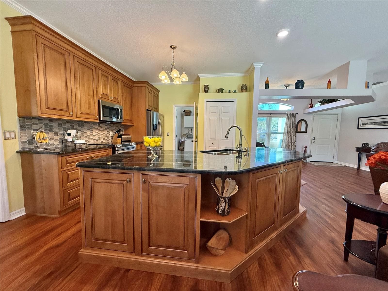 Kitchen Island- Granit counters - 10565 SW 38TH AVE, OCALA