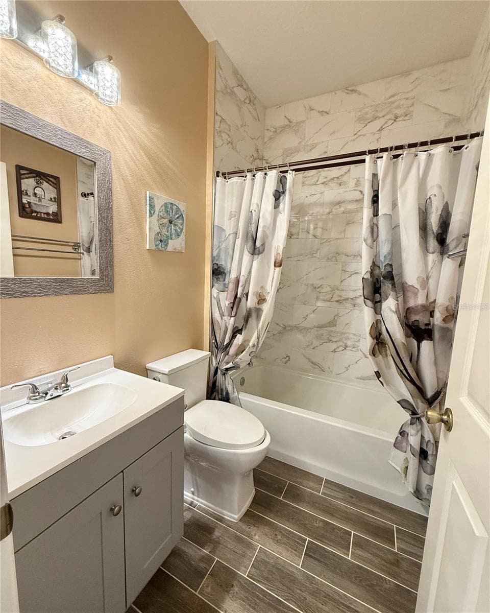 Secondary bathroom - 10565 SW 38TH AVE, OCALA
