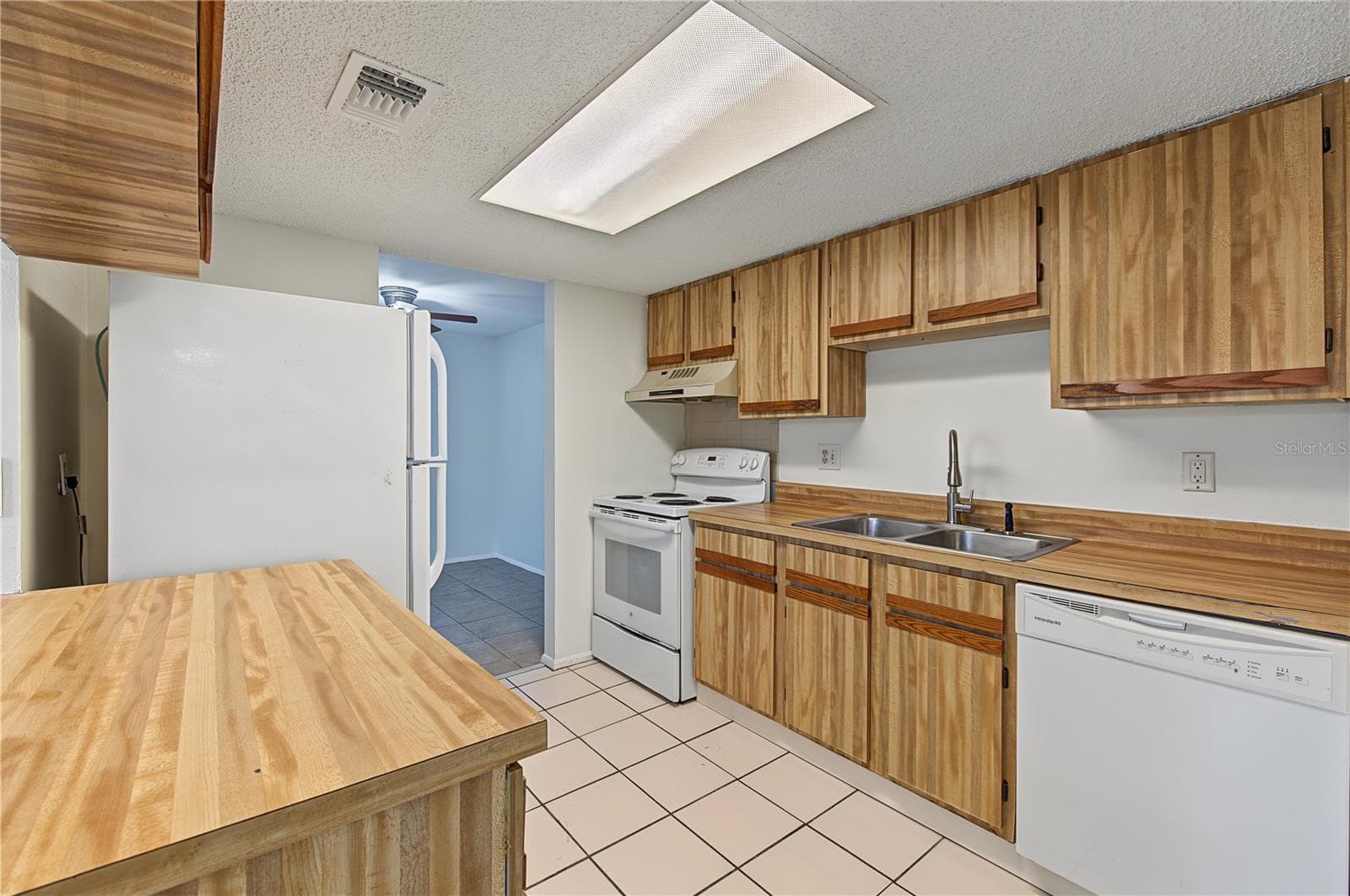 Condominium at 127 CAMPHOR DR #E, OLDSMAR, photo 12 of 45