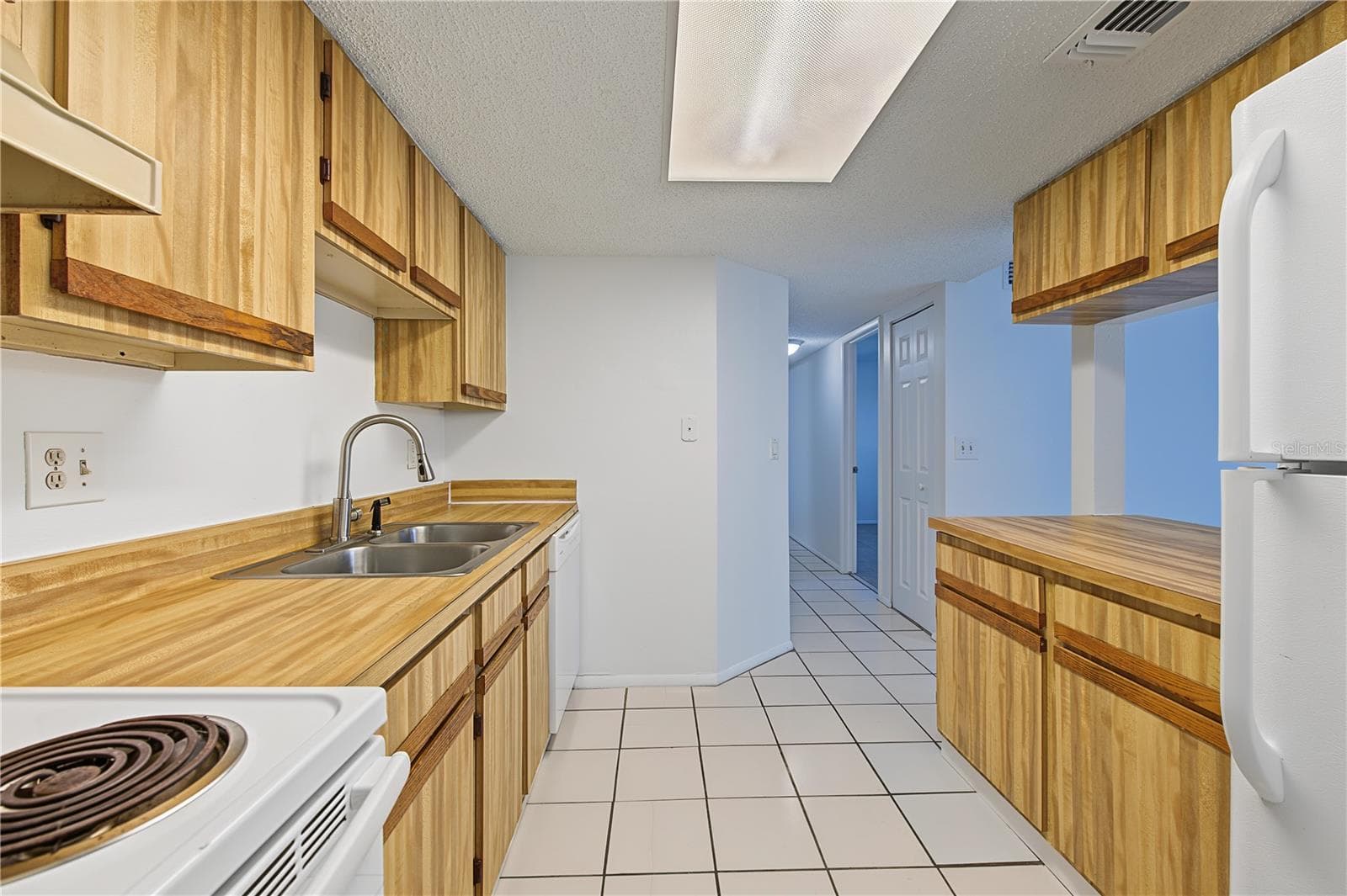 Condominium at 127 CAMPHOR DR #E, OLDSMAR, photo 14 of 45