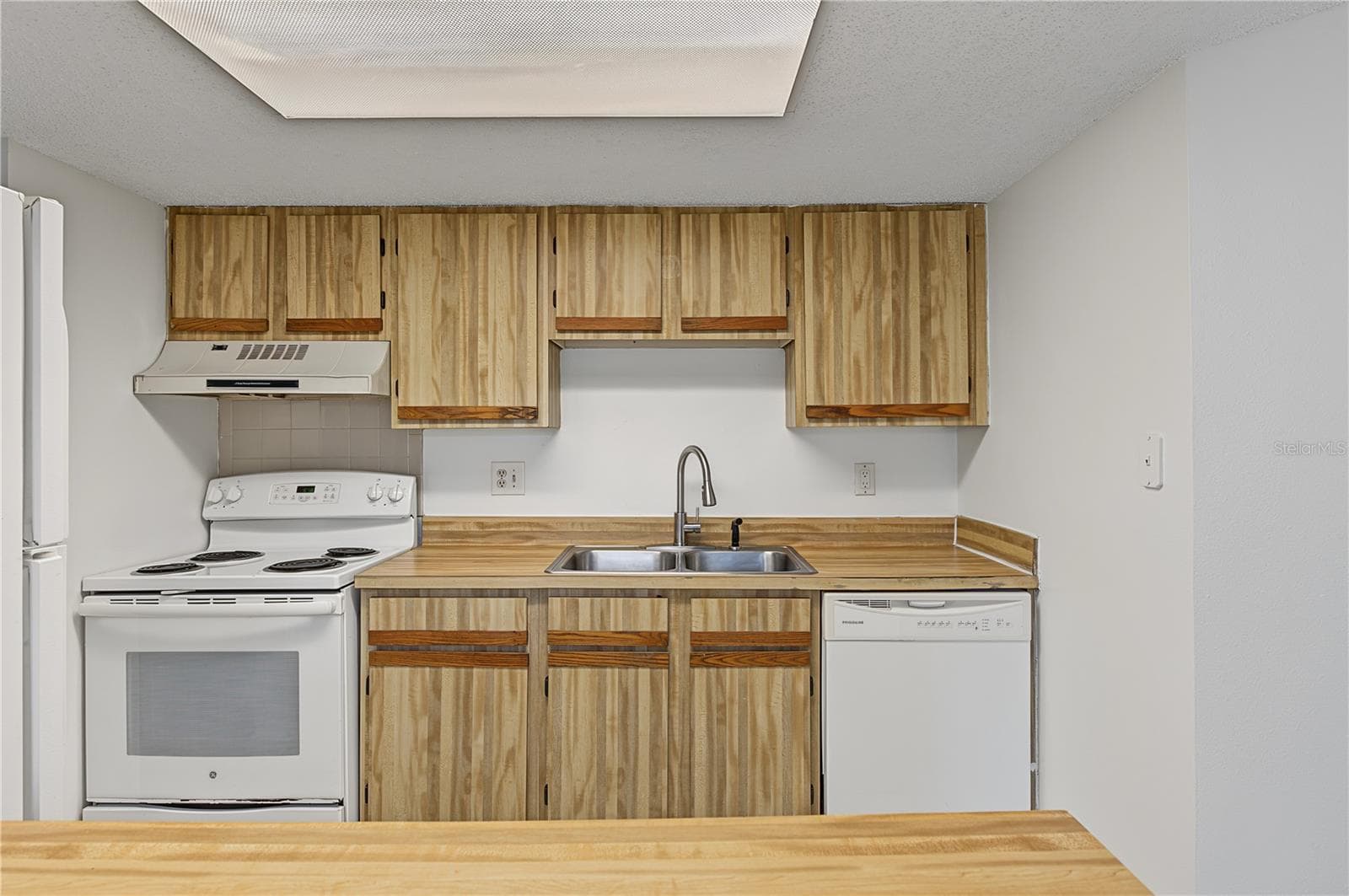Condominium at 127 CAMPHOR DR #E, OLDSMAR, photo 16 of 45